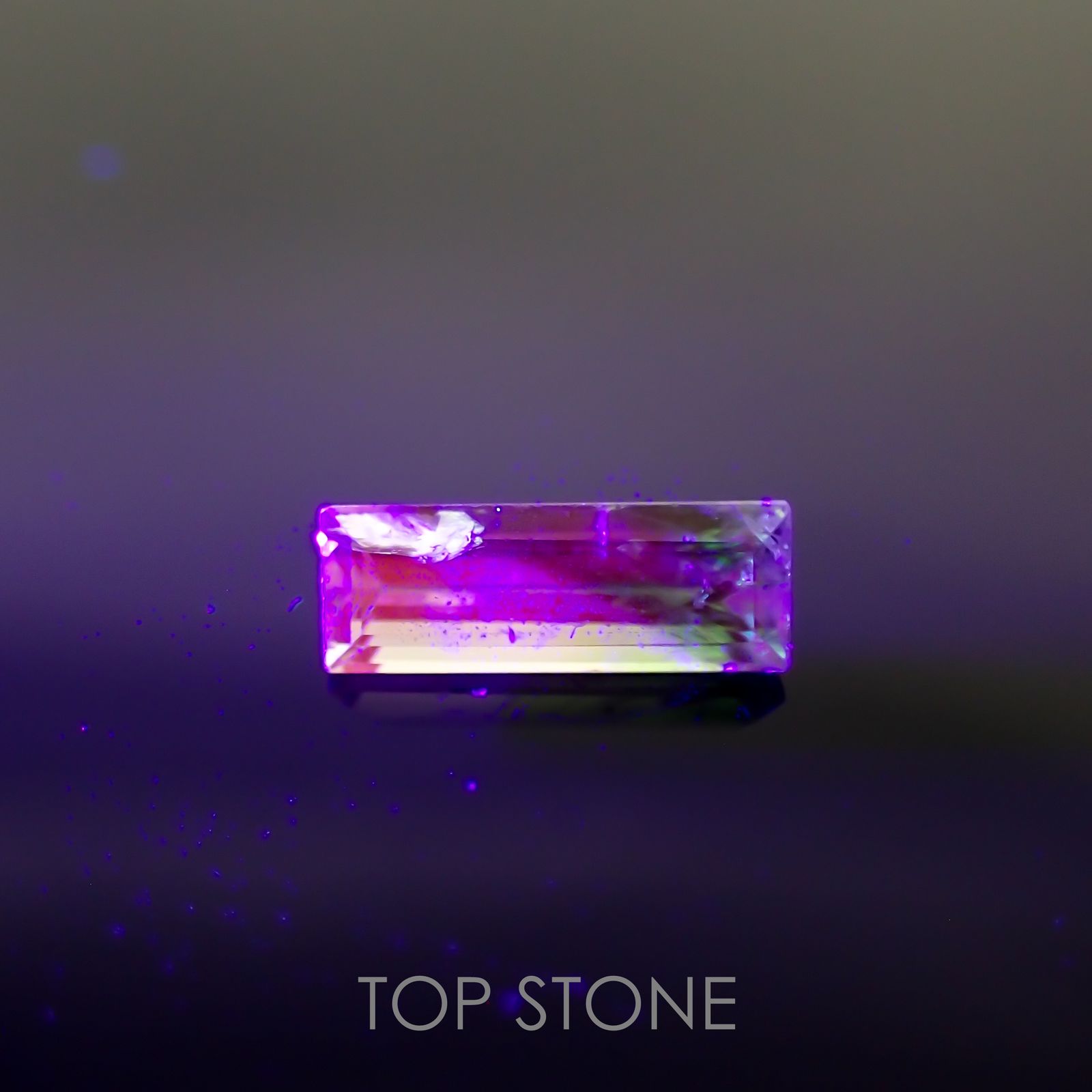 バイカラーツァボライト(宝石名グリーン グロッシュラー・ガーネット) タンザニア産 1.11ct 識別済[21018499]9.8×3.5mm前後