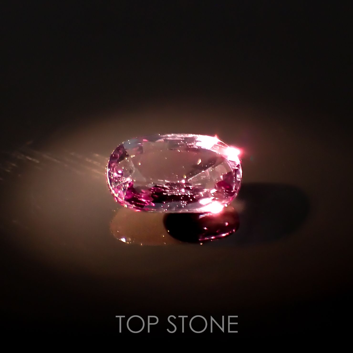 カラーチェンジガーネット アレキタイプ(宝石名ガーネット)マダガスカル・ベキリー産 0.68ct 識別済[221219618]6.4x4mm前後