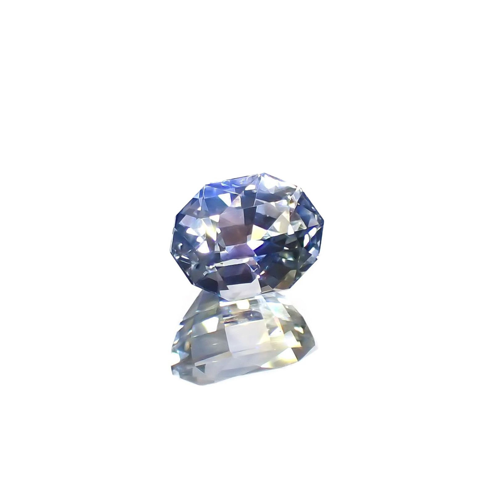 ◇カスタムカット◇アイスブルーサファイア(宝石名サファイア)スリランカ/マダガスカル産 識別済 1.90ct / 7.5x5.6mm前後 [220817455]