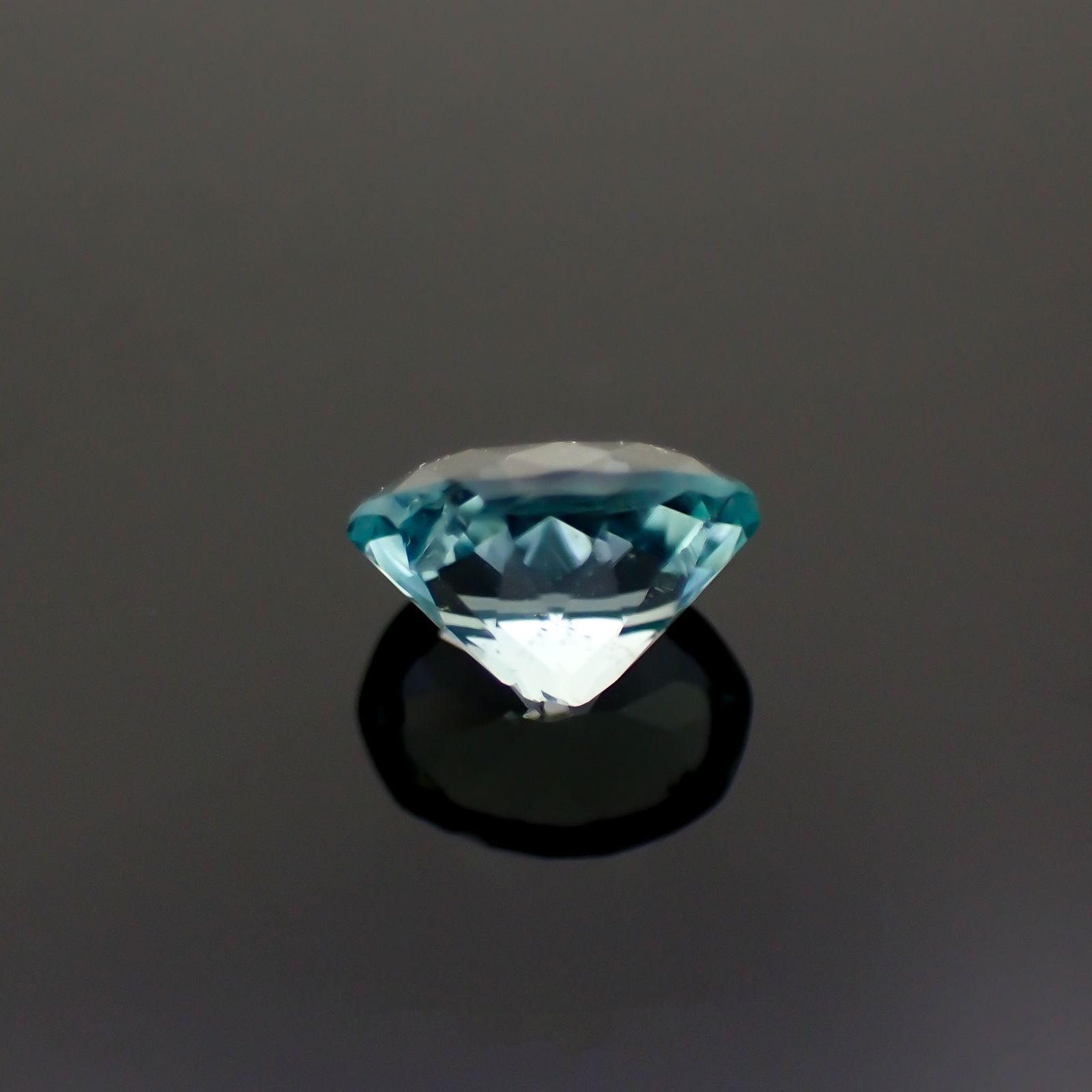 ユークレース(宝石名ブルー・ユークレース)コロンビア産 0.389ct ソ付(彩珠)[221018684]5.3x3.9mm前後