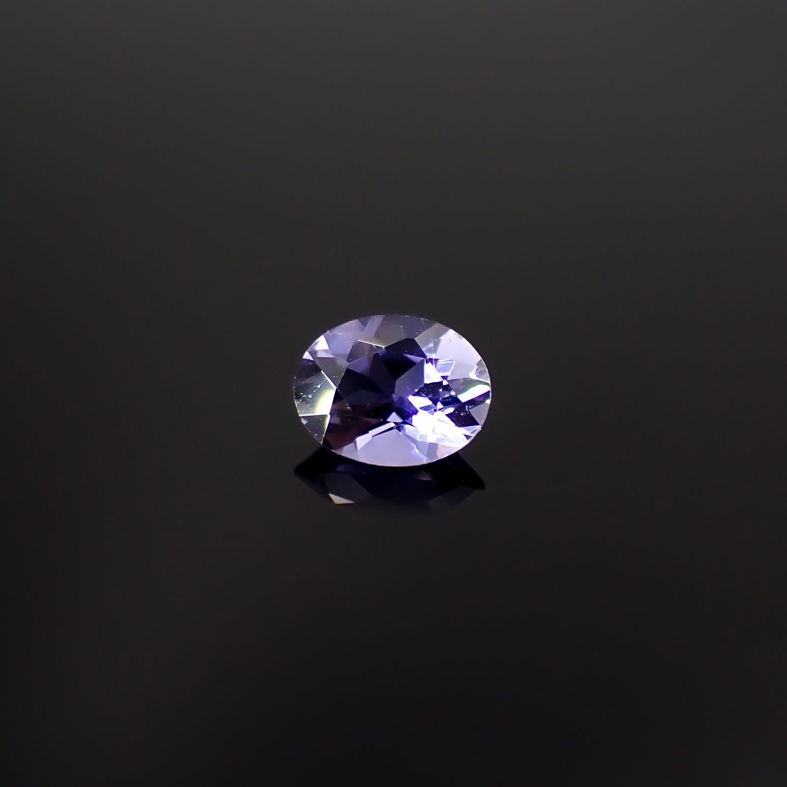 アイオライト タンザニア産 1.61ct / 9.1x7.1mm前後 [260231743]