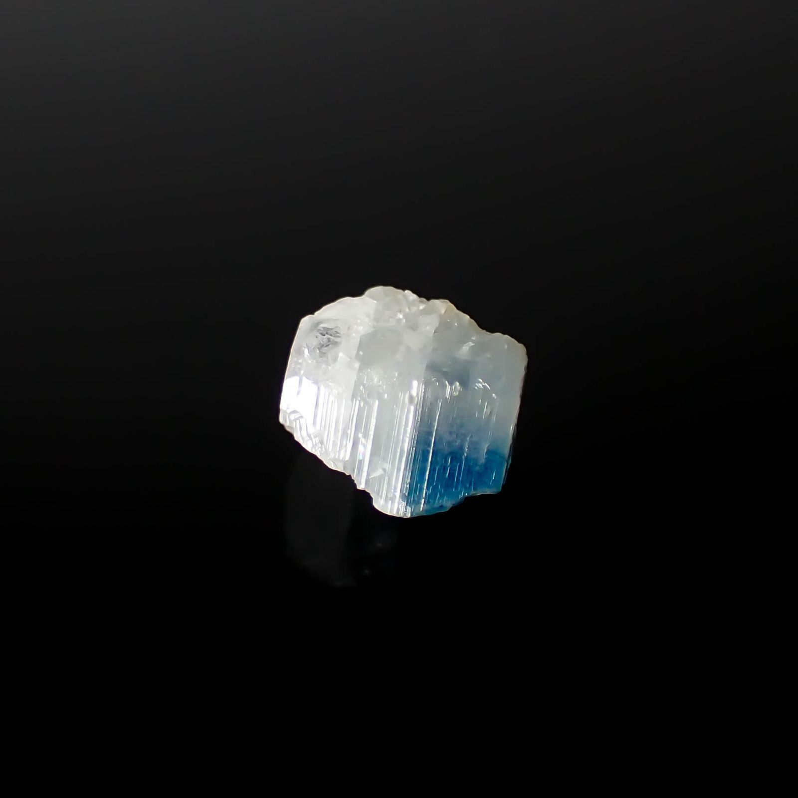 ユークレース 原石 ブラジル産 2.28ct[240928828]7.5x8.2mm前後
