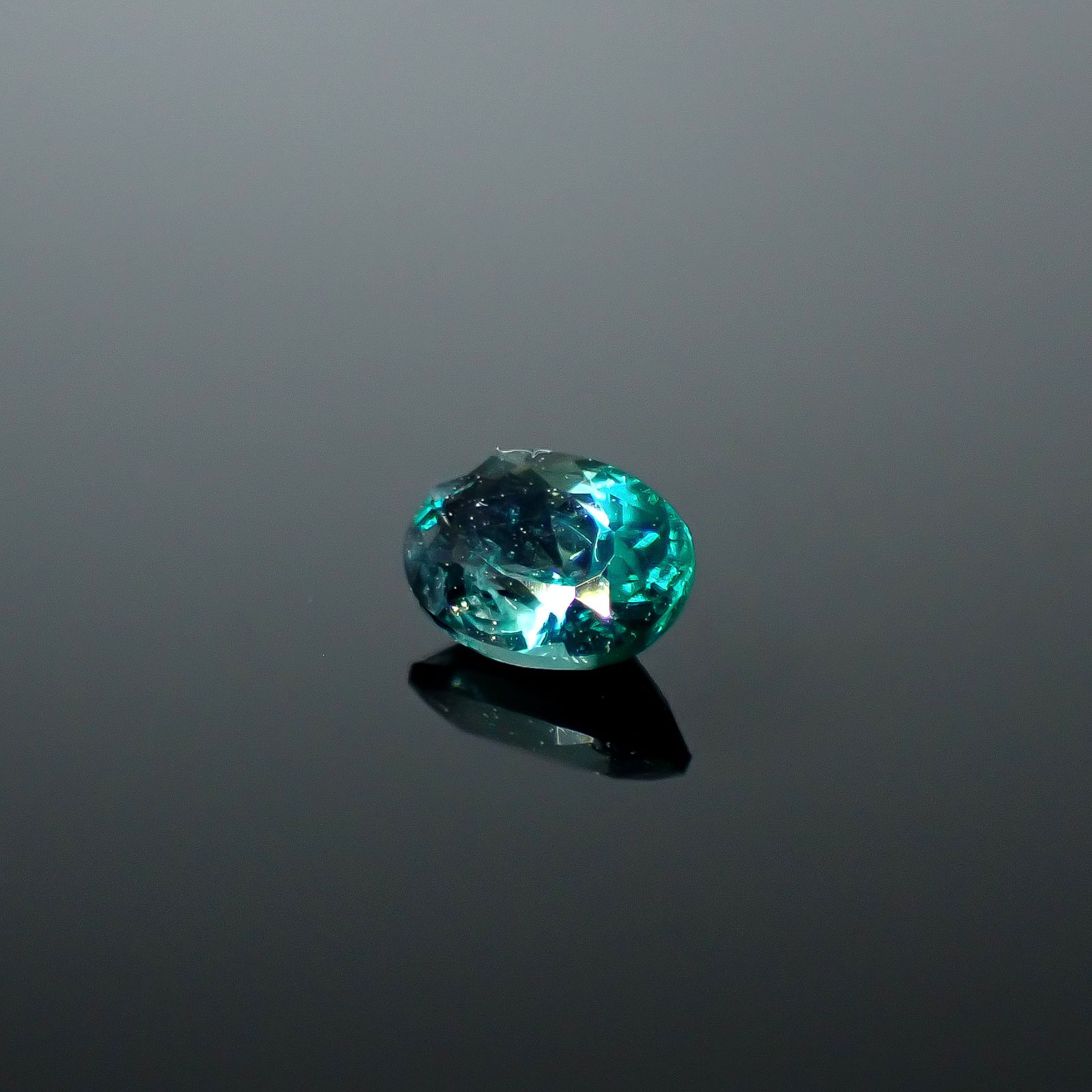 グランディディエライト マダガスカル産 0.26ct / 5x3.4mm前後 [251031291]