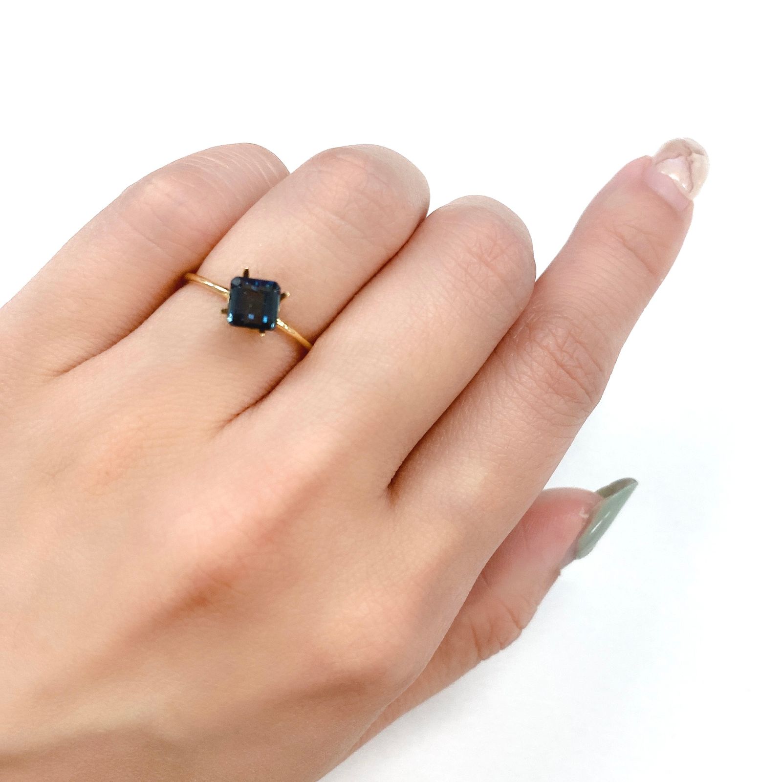ブルートルマリン ブラジル産 ルース 0.87ct[21049762]5.4×5.3mm前後