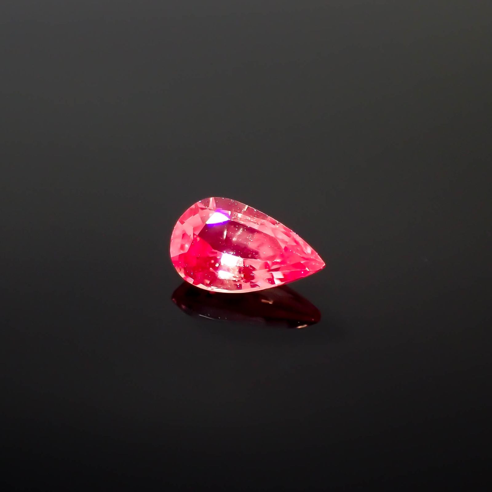 ネオンピンクサファイア スリランカ産 0.25ct[240226305]5x3mm前後