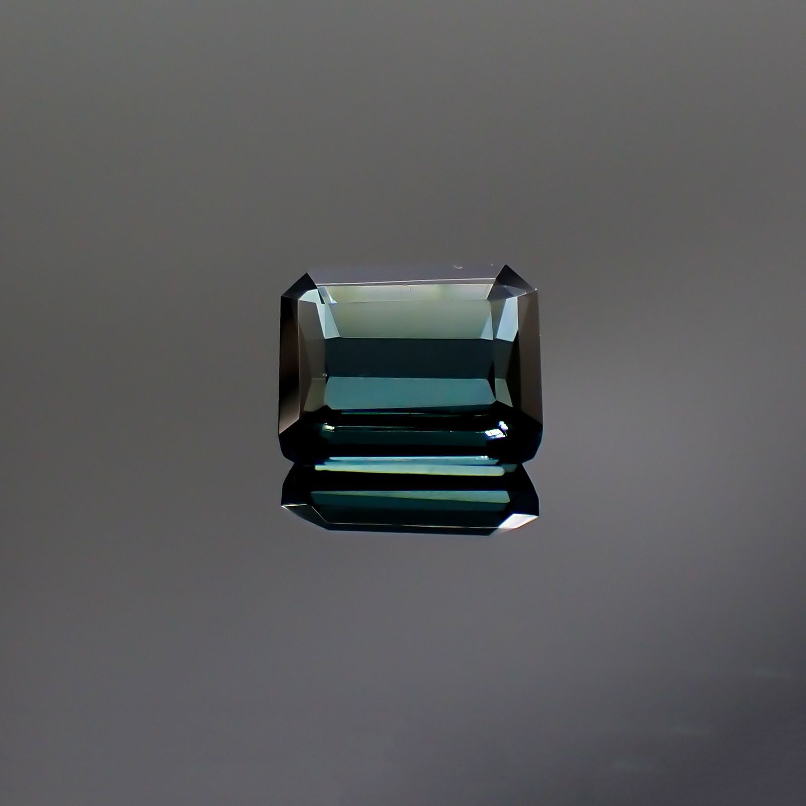 ブルートルマリン(宝石名ブルー・トルマリン) ナイジェリア/ブラジル産 1.283ct ソ付(彩珠)[211013591]7×5.7mm前後