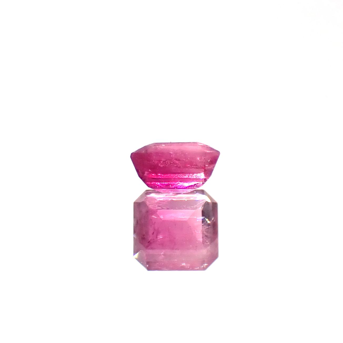レッドベリル/ピンクベリル アメリカ・ユタ州産 0.15ct [250530372]3.3x3.2mm前後