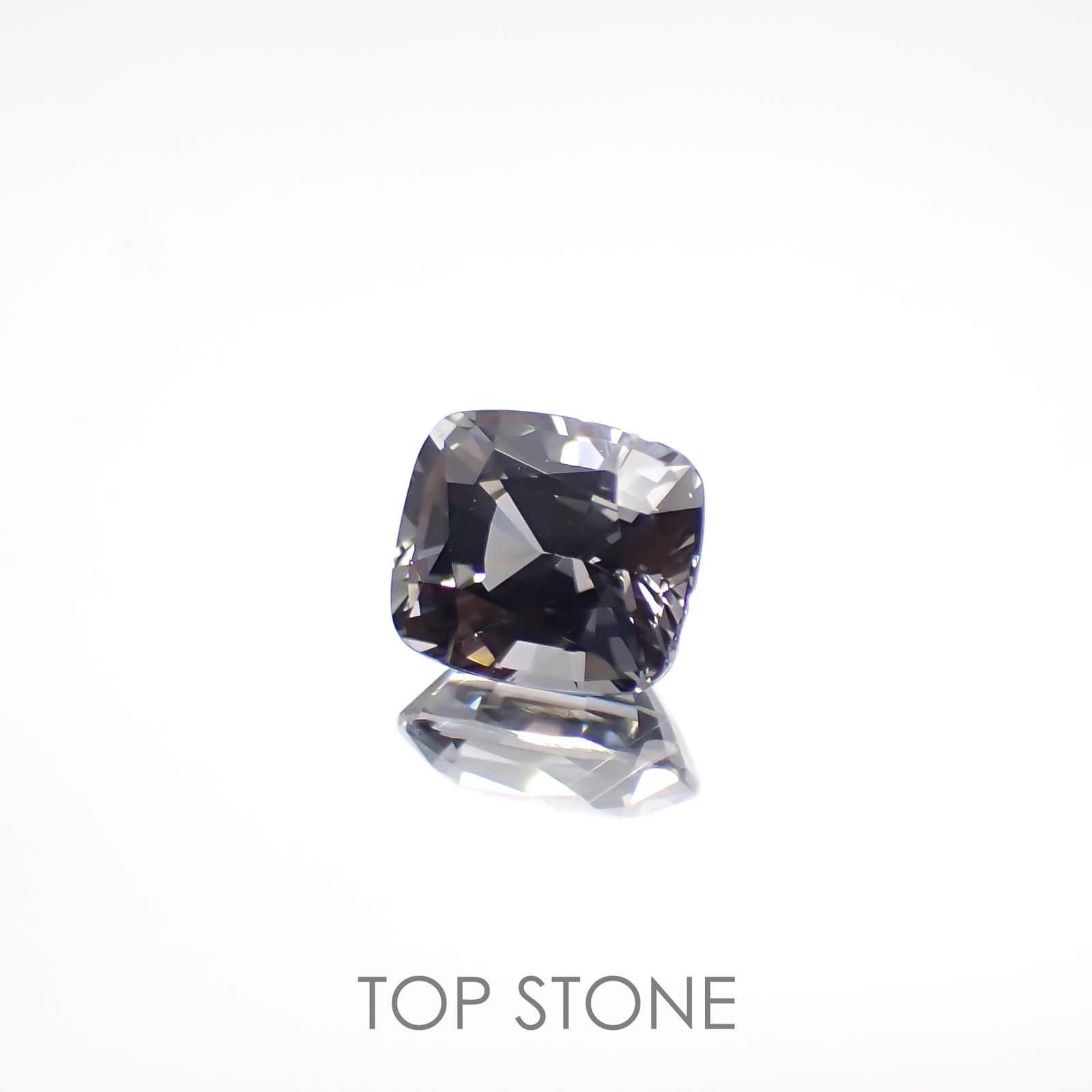 プラチナスピネル(宝石名スピネル) ビルマ産 1.330ct ソ付(彩珠)[210611366]6.6×5.8mm前後