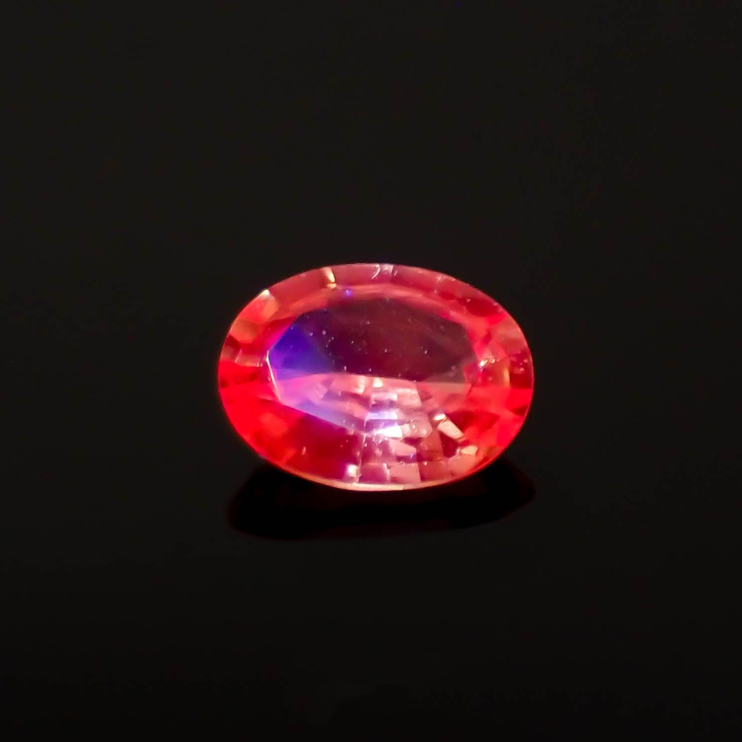 パパラチャサファイア(宝石名サファイア/別名パパラチャ・サファイア)スリランカ産 0.188ct 日独鑑付[230119732]4.12x3.17mm前後