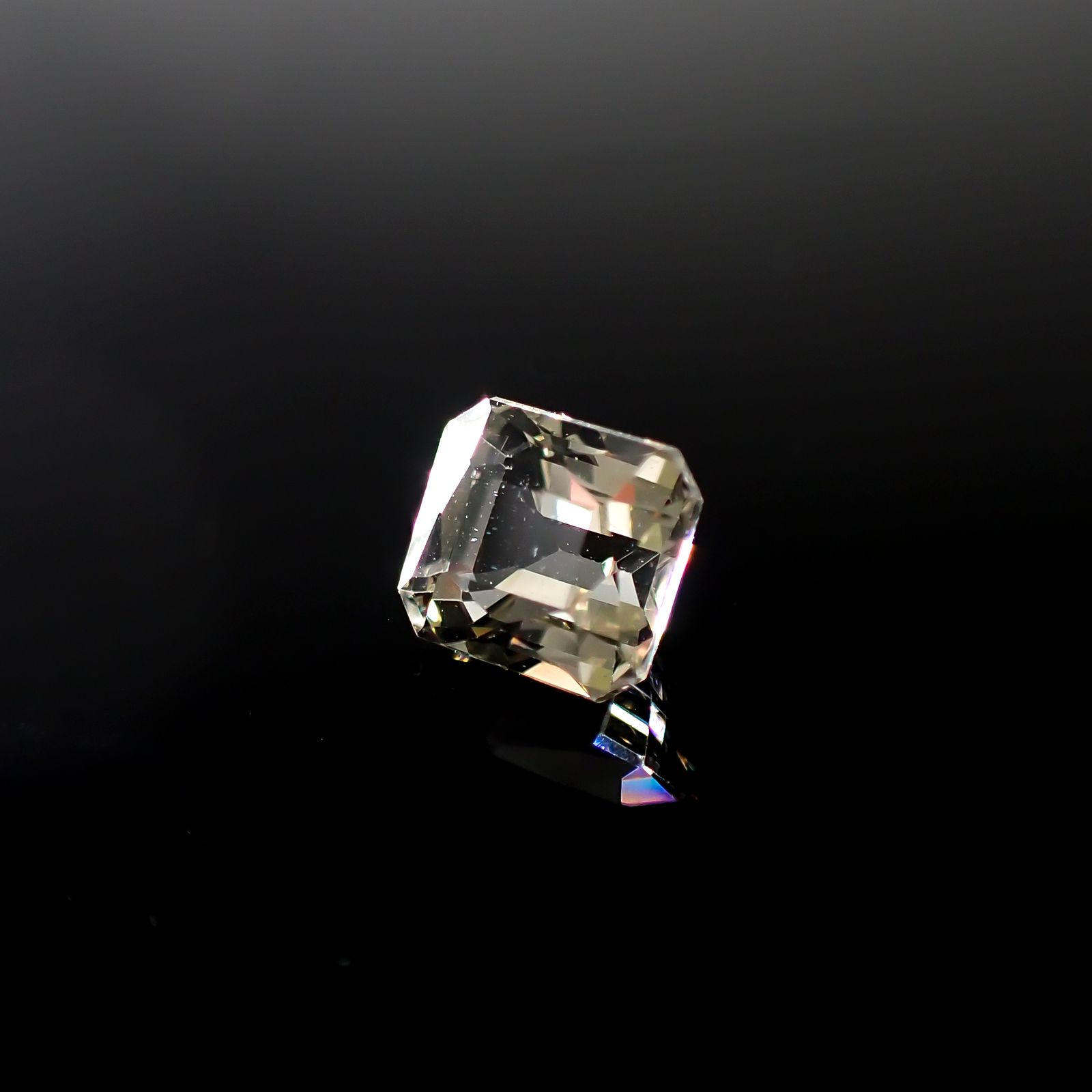 リリーパッドアパタイト フルオレッセンス アフリカ産 1.80ct [241129419]7x6.1mm前後