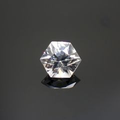 ◇ヘキサゴンカット◇カラーレスジルコン(宝石名ホワイト・ジルコン)スリランカ/カンボジア産 0.93ct 識別済[220114270]5.1x5mm前後