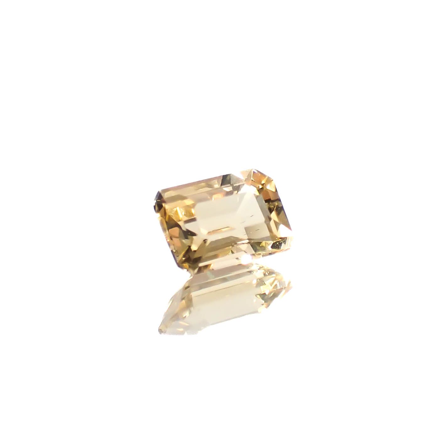 インペリアルトパーズ(宝石名トパーズ)ブラジル産 0.43ct / 5.1x3.6mm前後 [250630498]