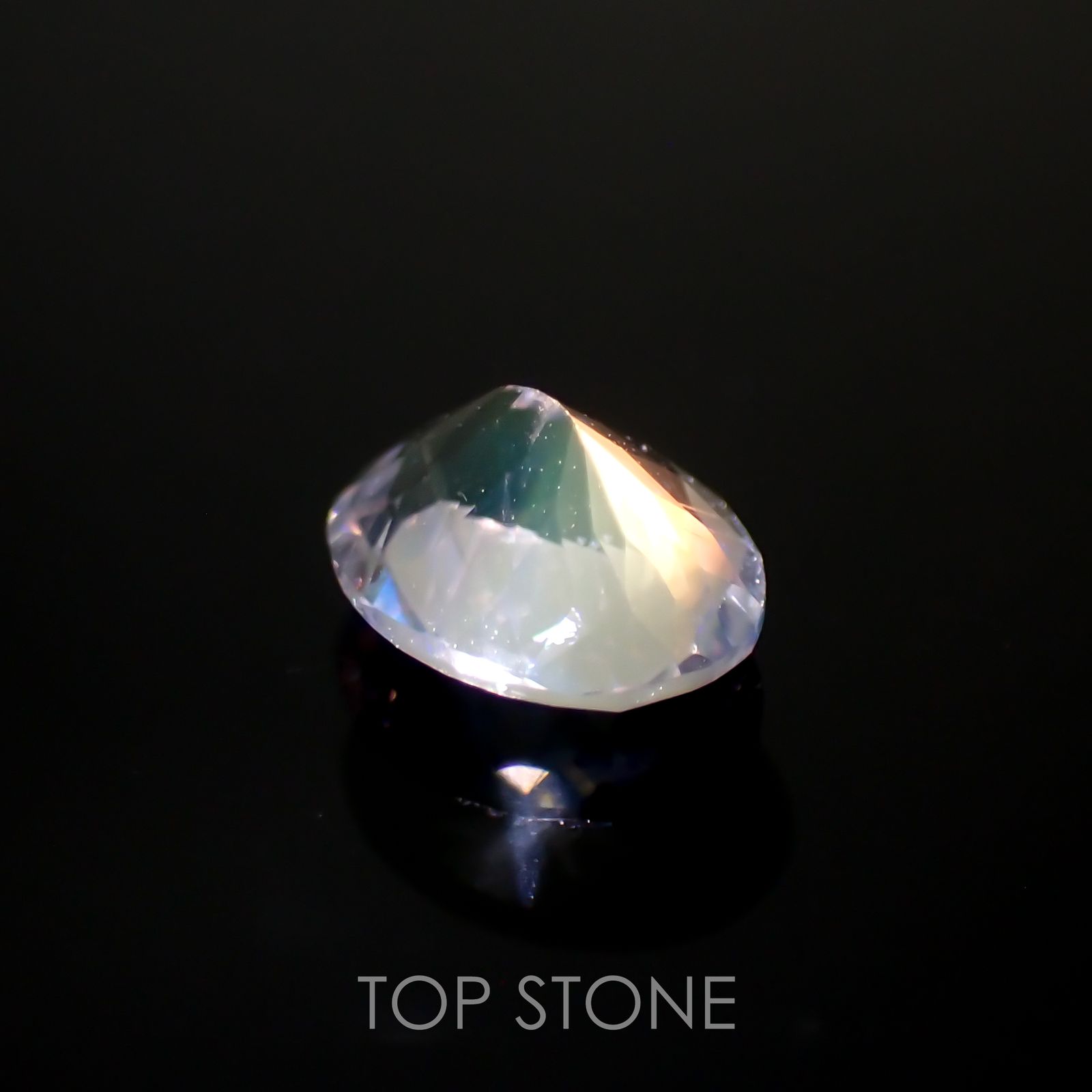レインボームーンストーン(宝石名ラブラドライト)マダガスカル産 0.53ct 識別済[211113747]6.1x5mm前後