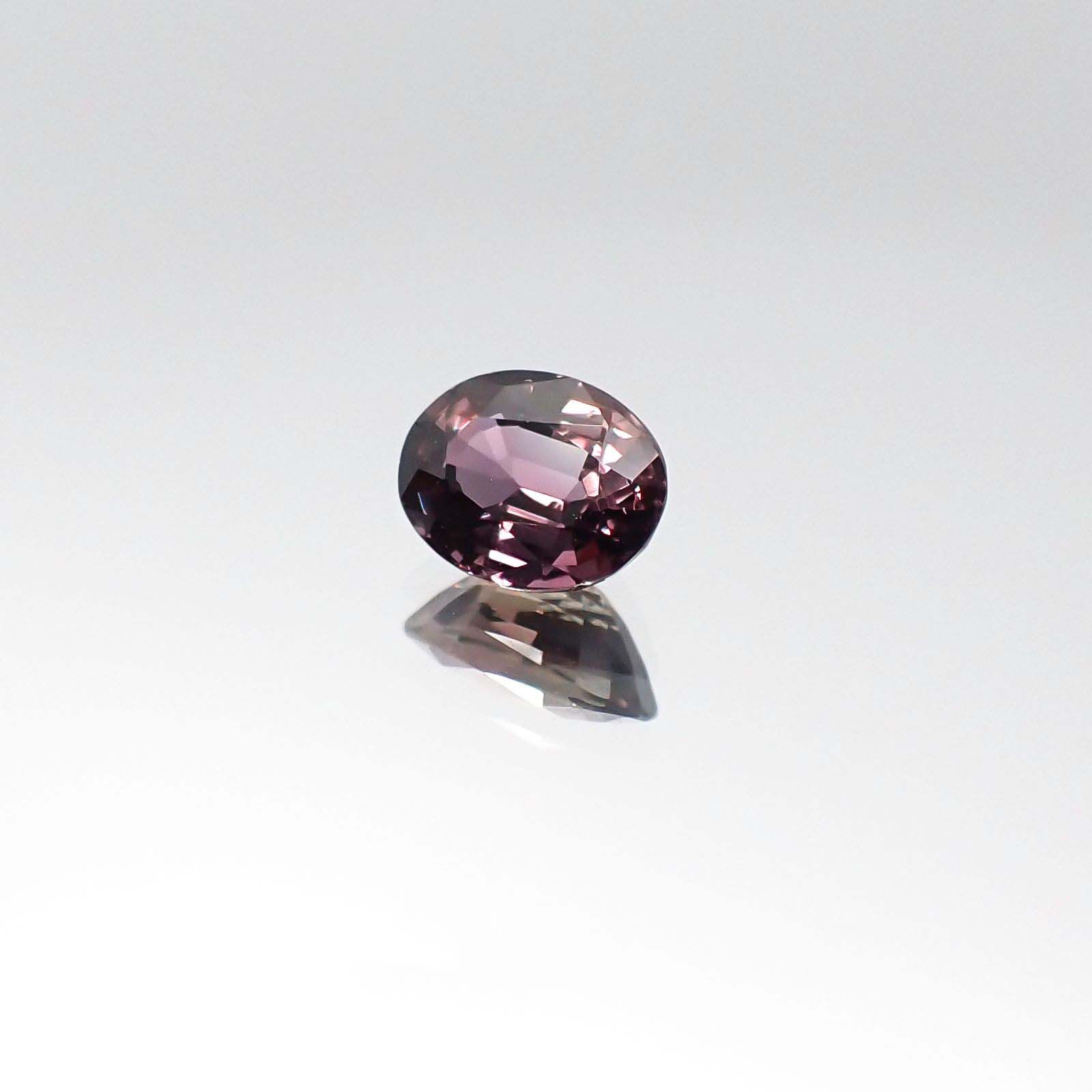 カラーチェンジサファイア 非加熱(宝石名サファイア)タンザニア産 0.61ct 識別済[230622424]5.7x4.4mm前後