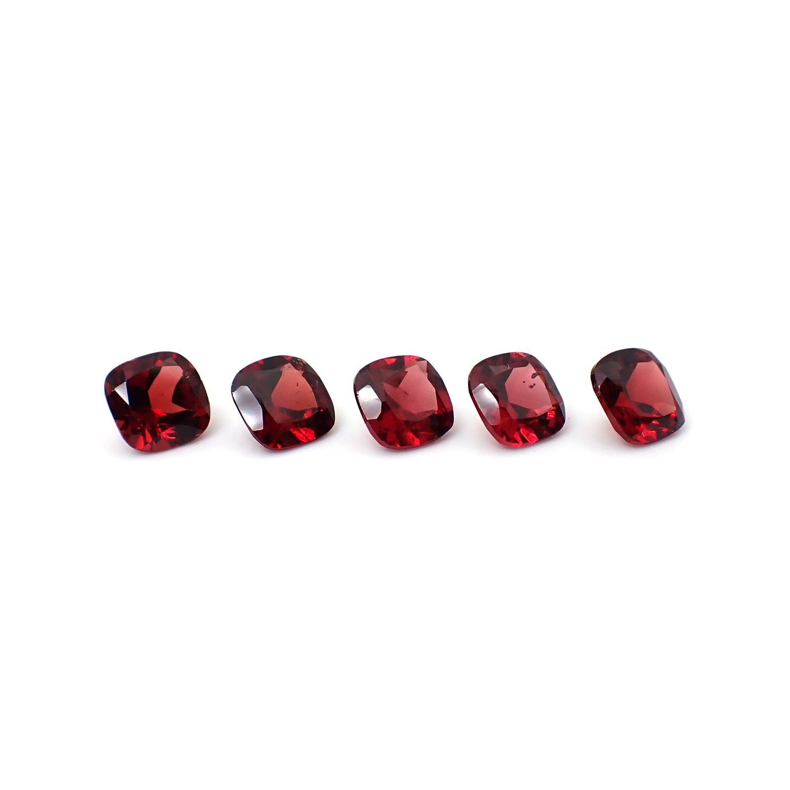 ◇ランダムセレクト◇パイラルスパイトガーネット モザンビーク産 約1.10ct / 6.1x6.1mm前後 [260532218]