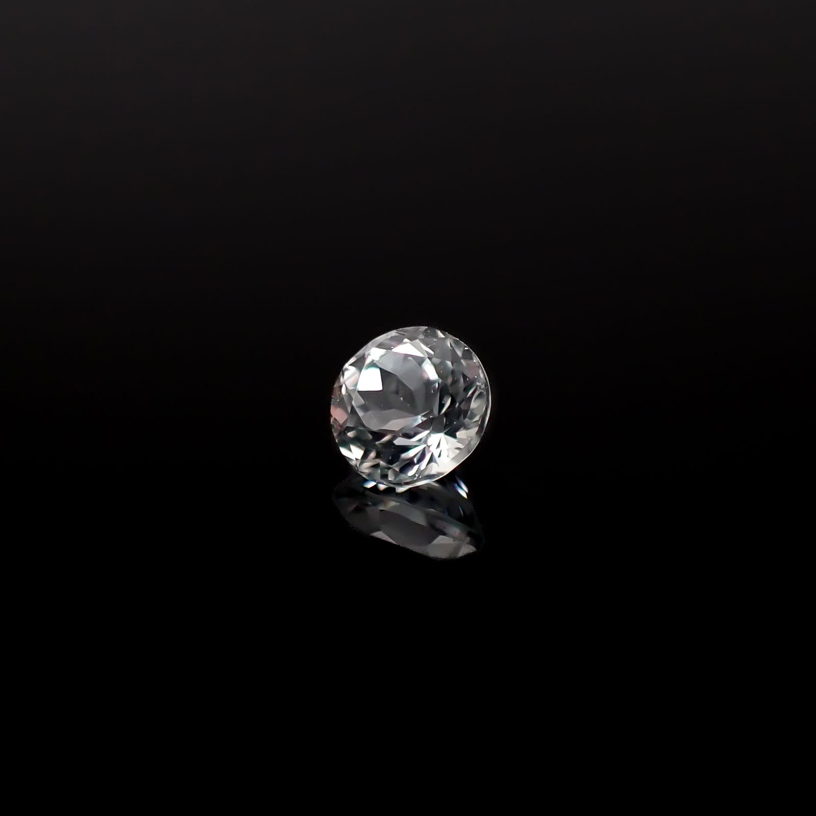 アクロアイト ナイジェリア産 0.25ct / 3.9x3.8mm前後 [251231356]