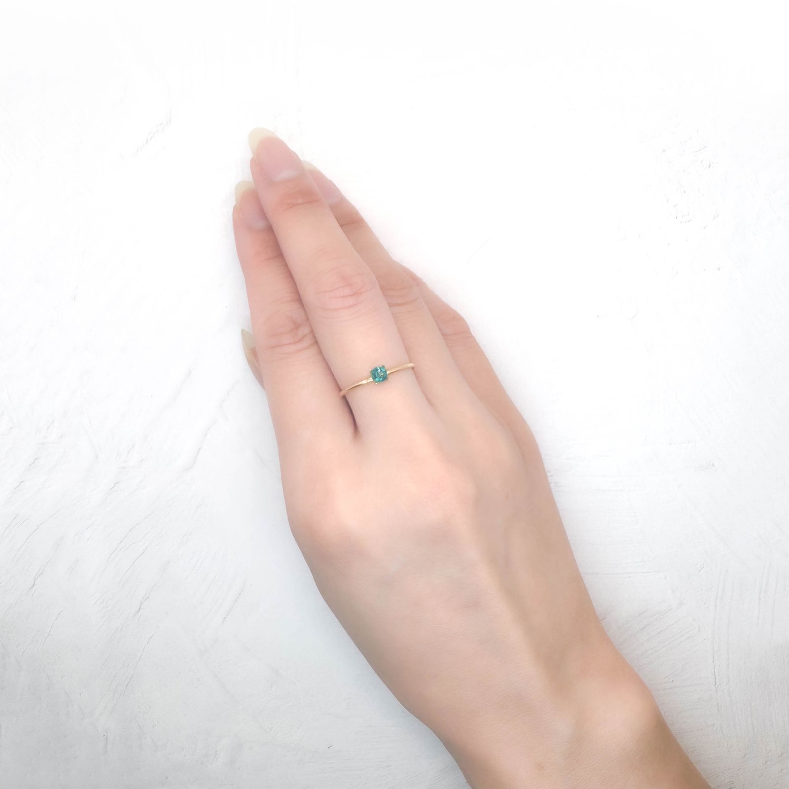 グランディディエライト マダガスカル産 0.17ct / 3.4x3.4mm前後 [250931112]