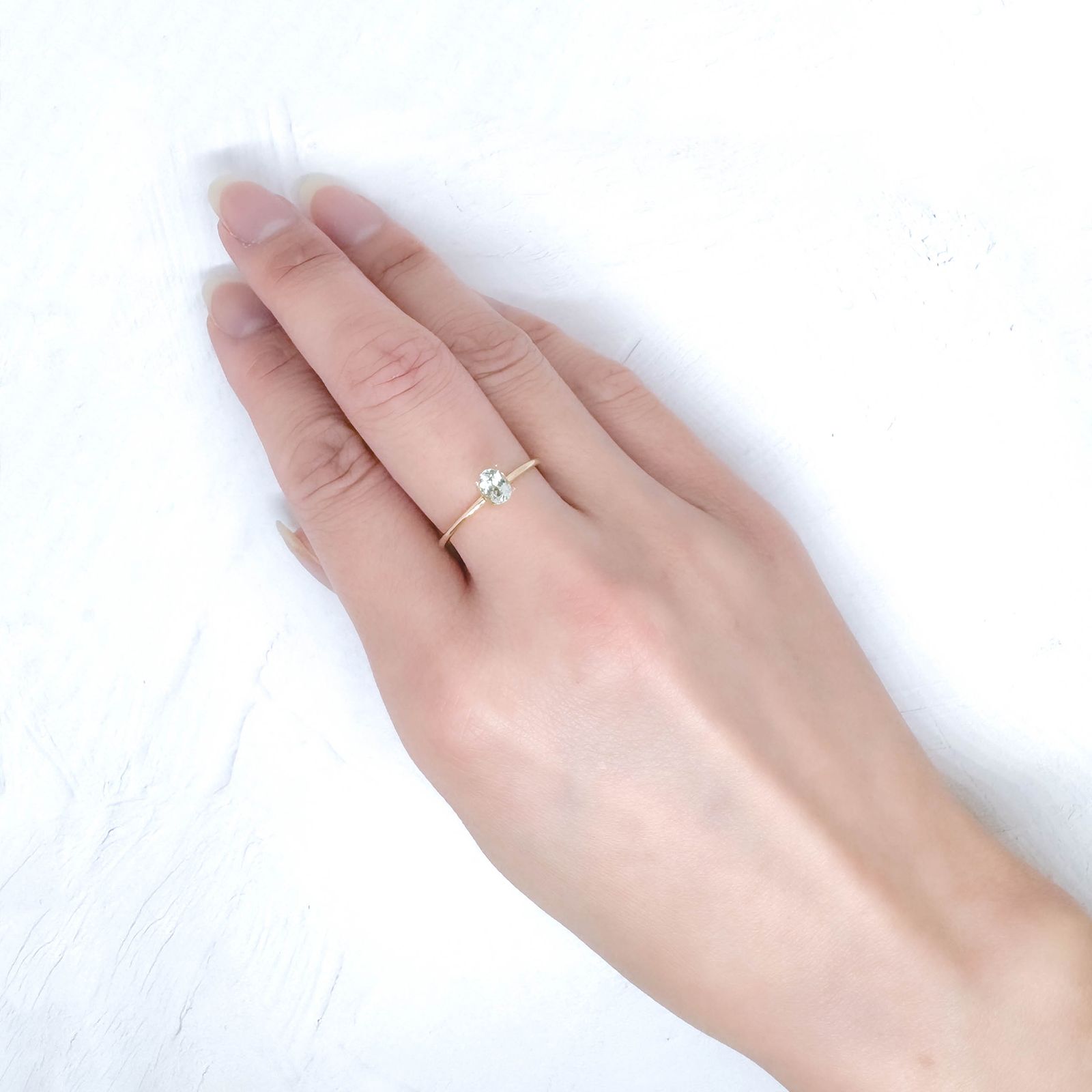 アクロアイト ナイジェリア産 0.35ct / 5.1x3.8mm前後 [251231359]