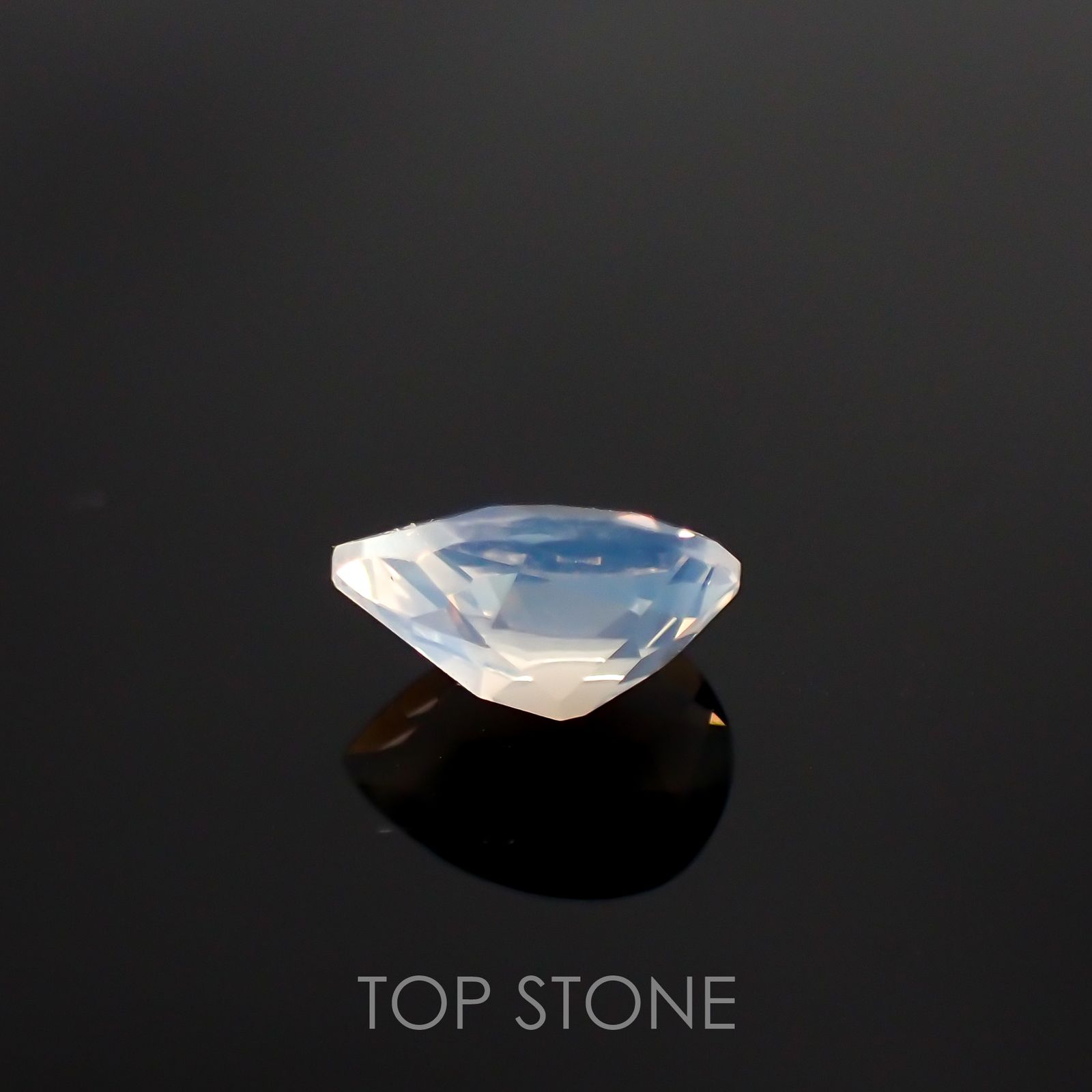 ムーンストーン インド・スリランカ産 ルース 0.57ct[210611353]7×5.1mm前後