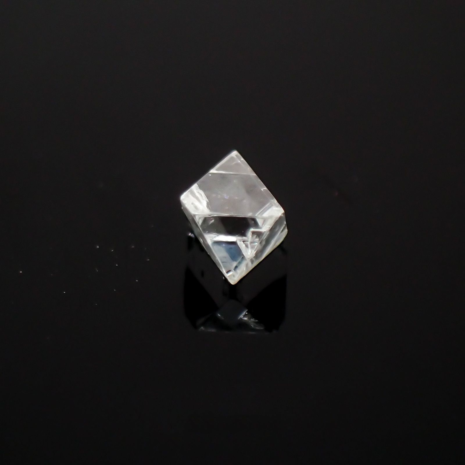 ソーヤブルダイヤモンド 原石 ロシア産 ルース 0.078ct[210410546]2.5×2.9mm前後