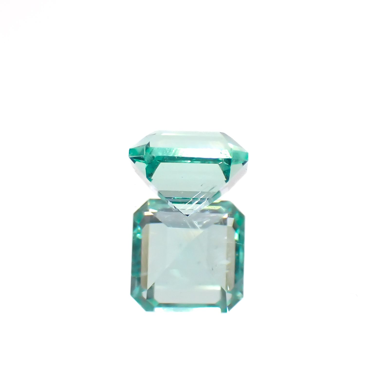ノンオイル エメラルド ロシア産 0.34ct[230421685]4.1x4.1mm前後