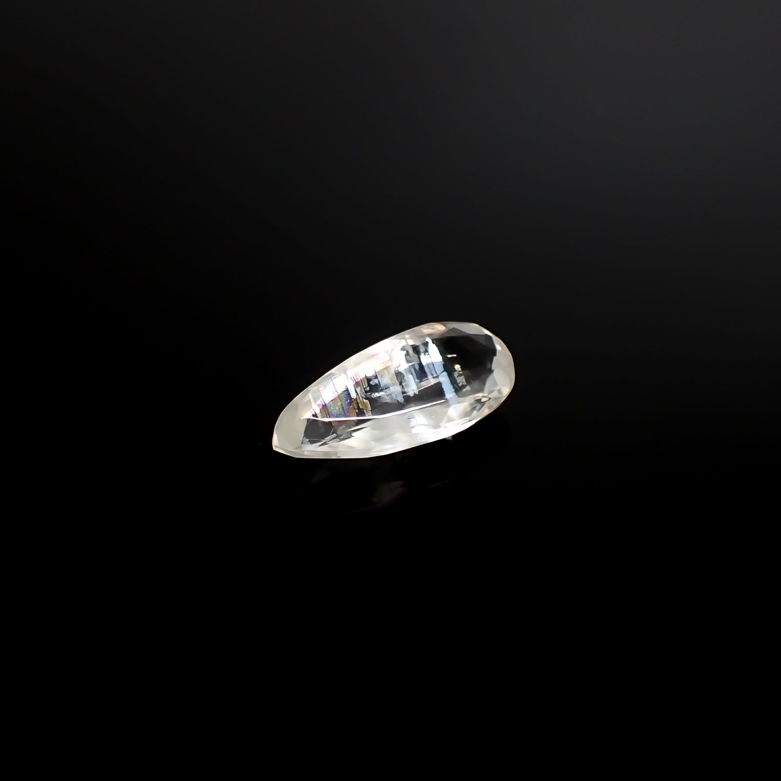 マラウイムーンストーン マラウイ共和国産 2.78ct / 15.2x6.8mm前後 [260331825]
