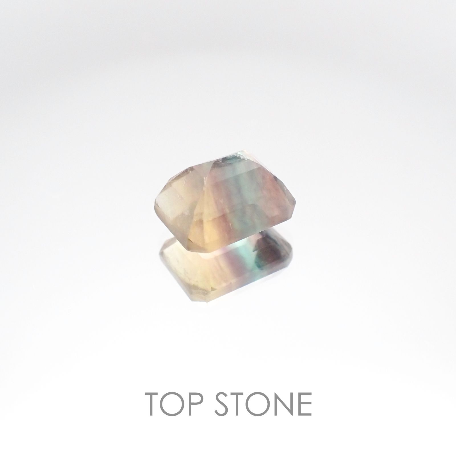 バイカラーフローライト ブラジル産 ルース 3.32ct[20107066]9×7.1mm前後