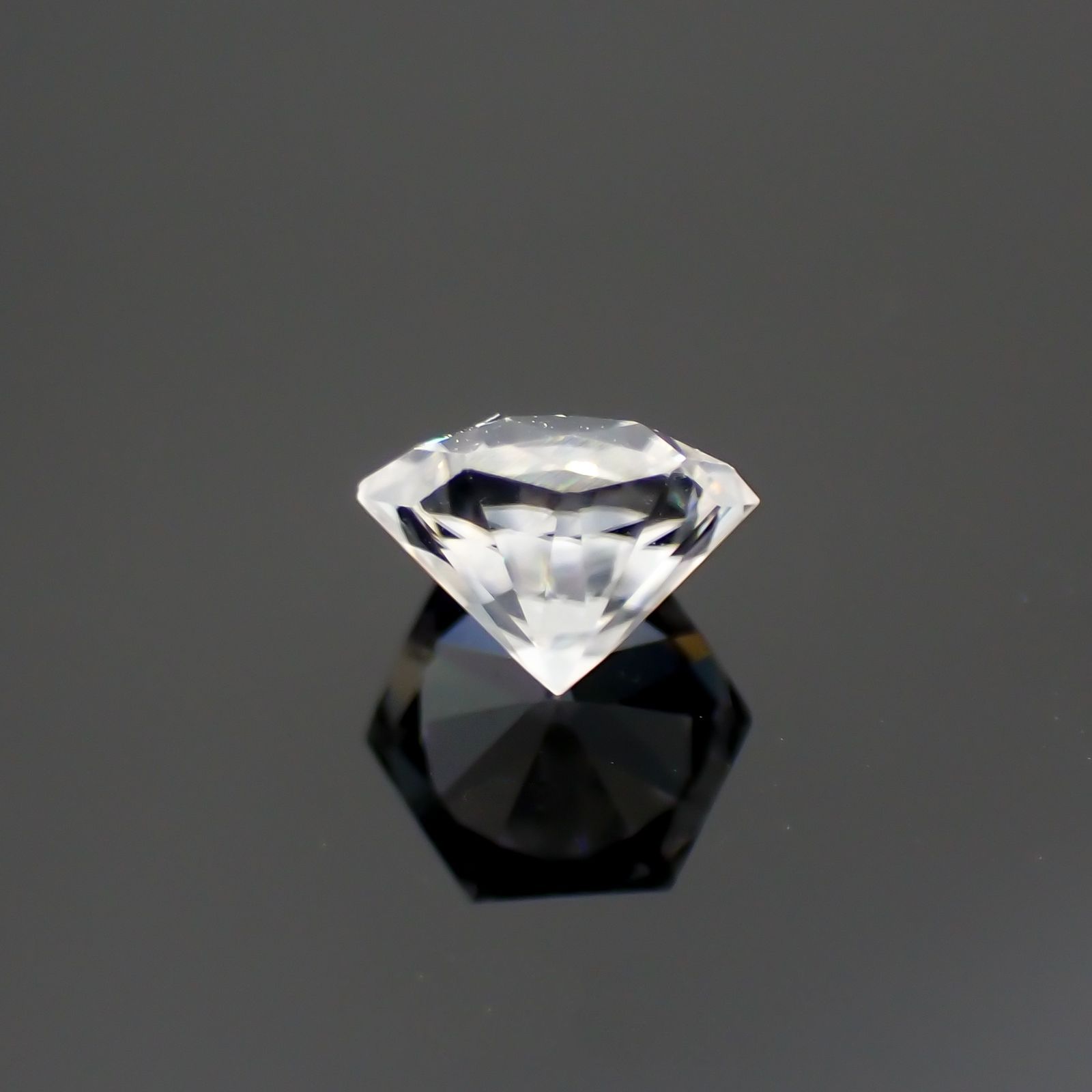 ◇ヘキサゴンカット◇カラーレスジルコン(宝石名ホワイト・ジルコン)スリランカ/カンボジア産 0.84ct 識別済[220114269]4.9x4.8mm前後