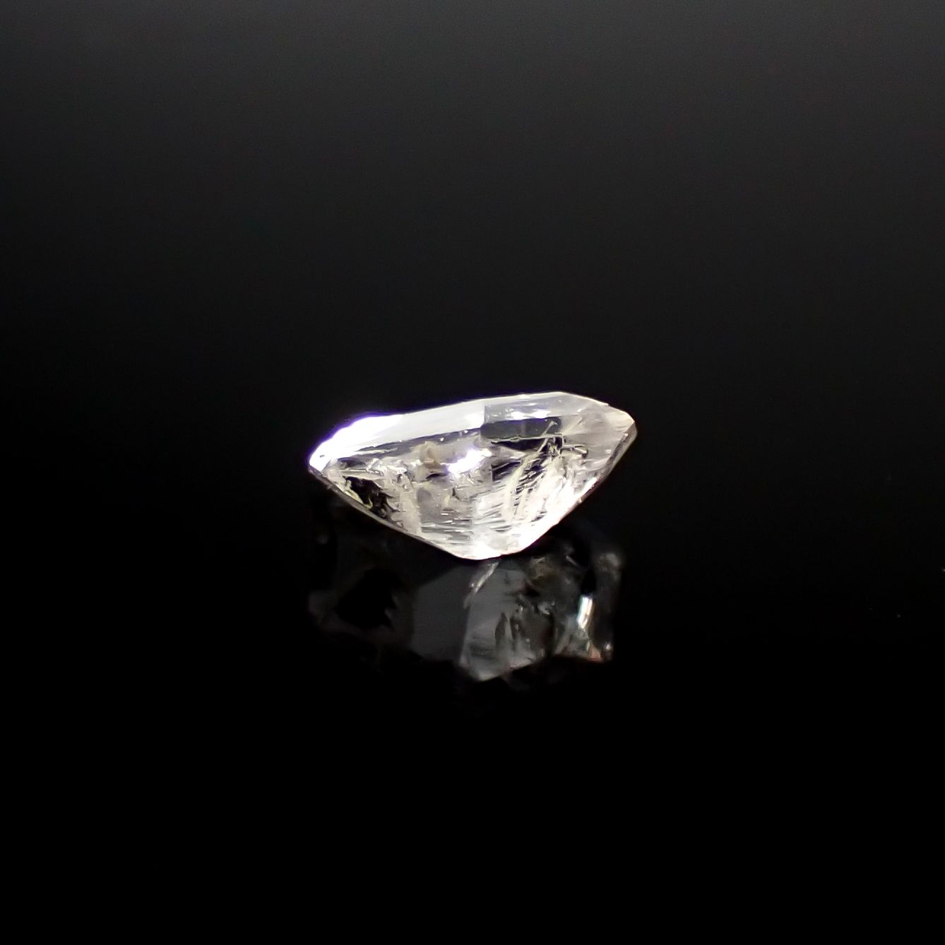 ◇カスタムカット◇ポードレッタイト(宝石名ポードレッタイト)ビルマ産 0.300ct ソ付(彩珠)[240628438]5.4x4.4mm前後