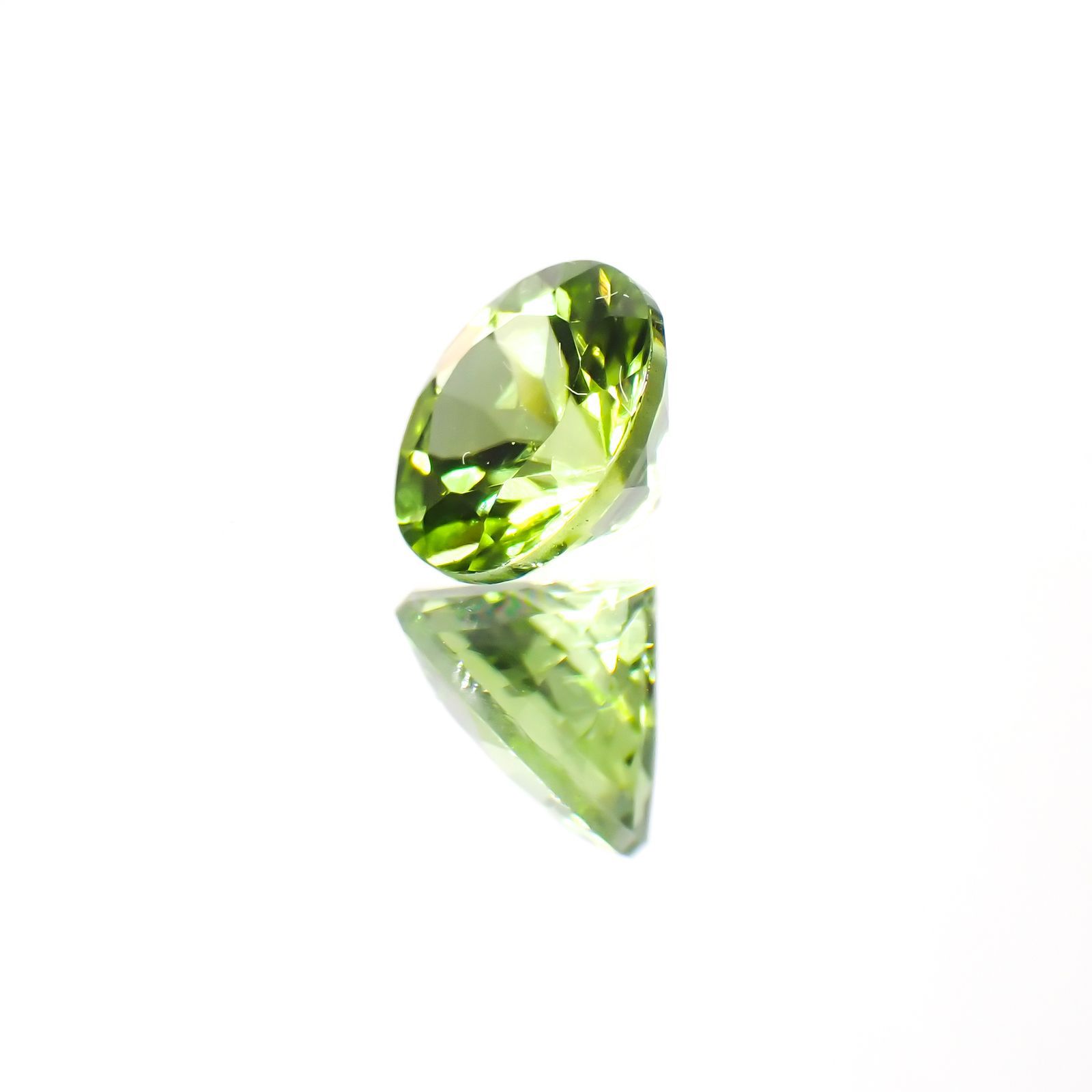 ペリドット(宝石名ペリドット) パキスタン産 ルース 1.39ct 識別済[211013088]6.9×6.9mm前後