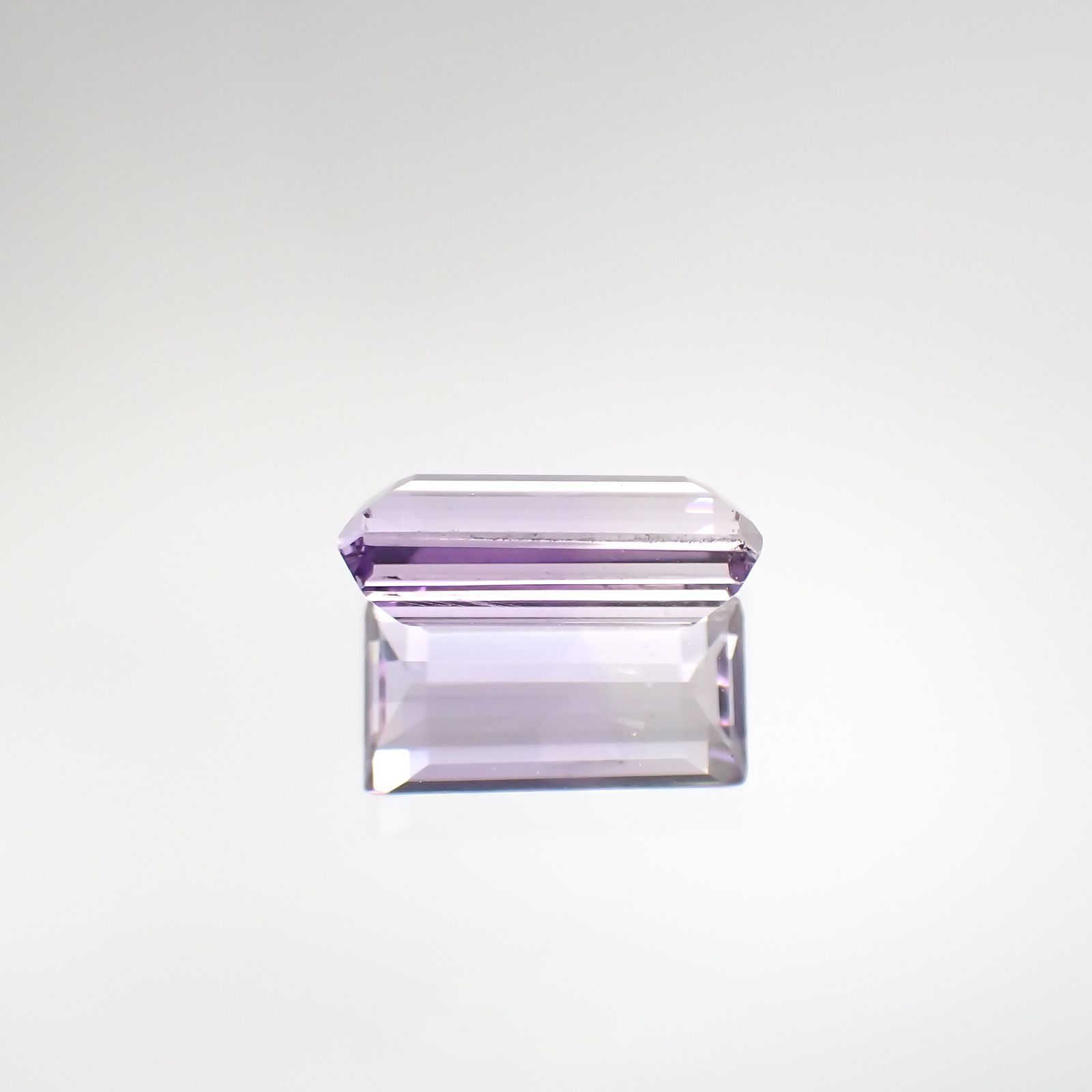 アワーグラスアメジスト(宝石名バイカラー・クォーツ) モロッコ産 1.67ct 識別済[210812321]10.3×5.2mm前後