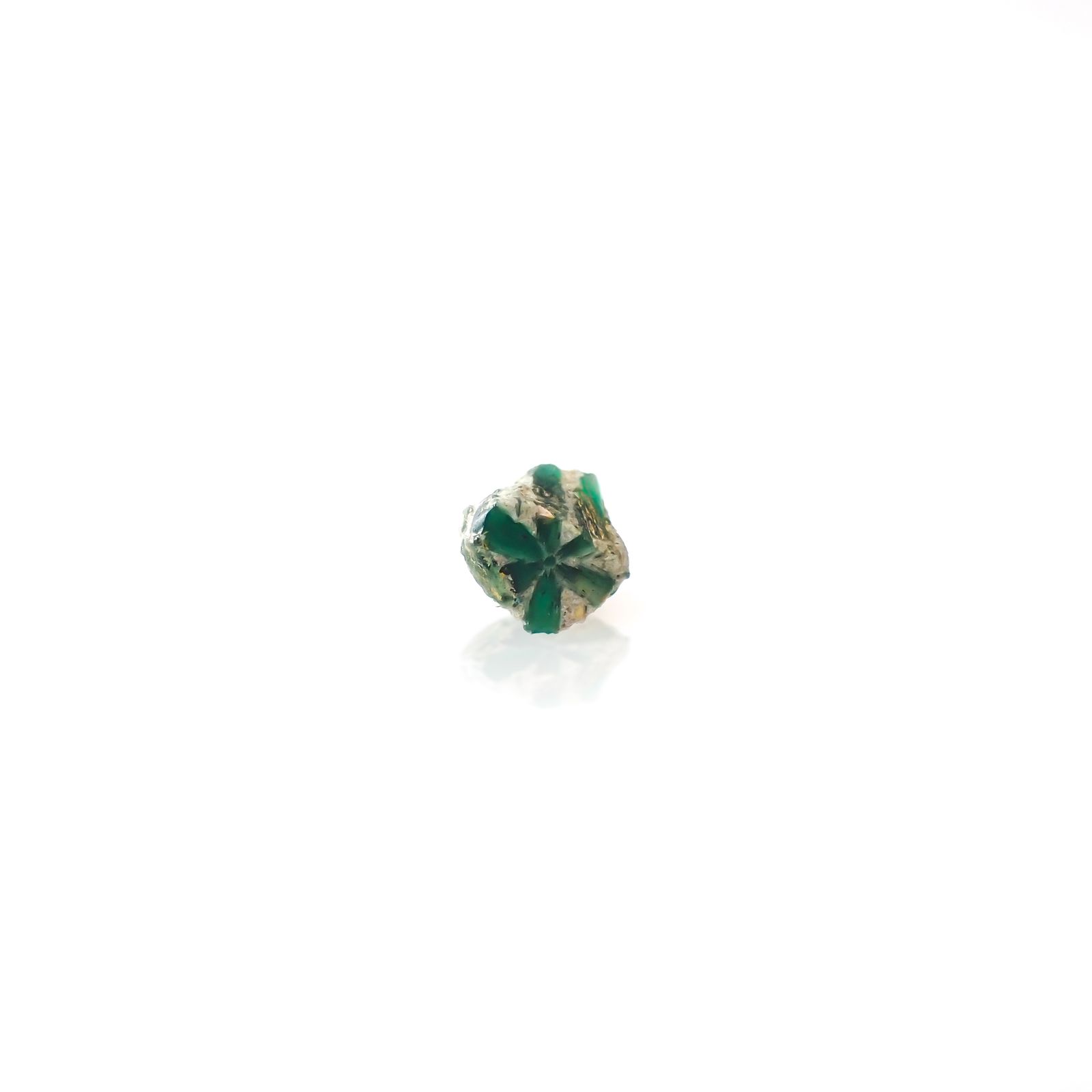 逆トラピッチェエメラルド 原石 コロンビア産 0.51ct[240627843]4.1x3.5mm前後