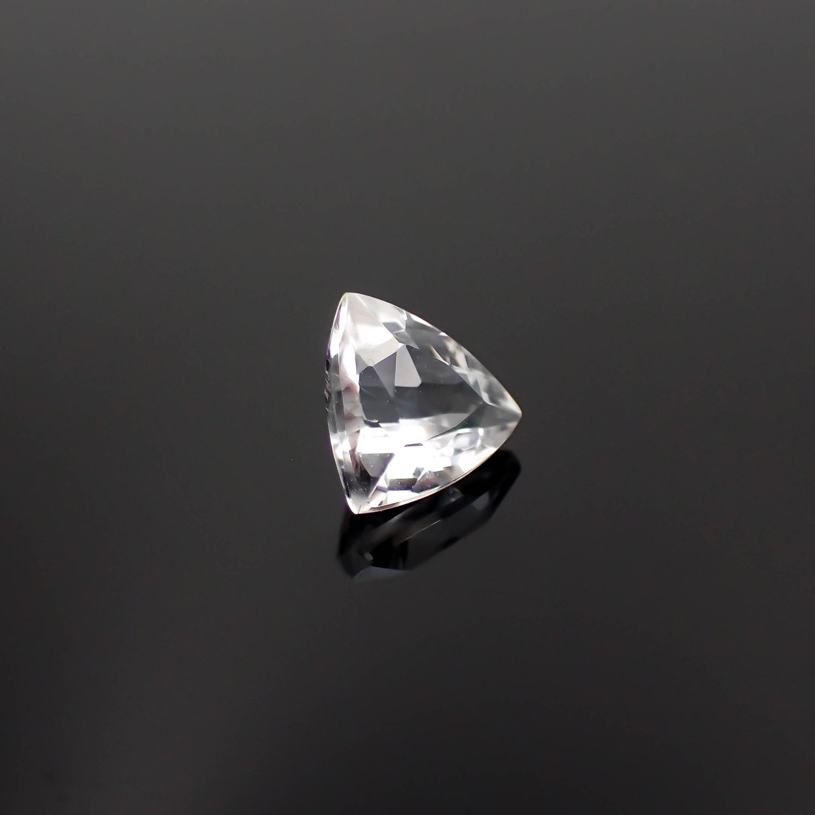 フェナカイト(宝石名フェナカイト)マダガスカル/ブラジル産 0.86ct 識別済[230522023]6.4x6.5mm前後