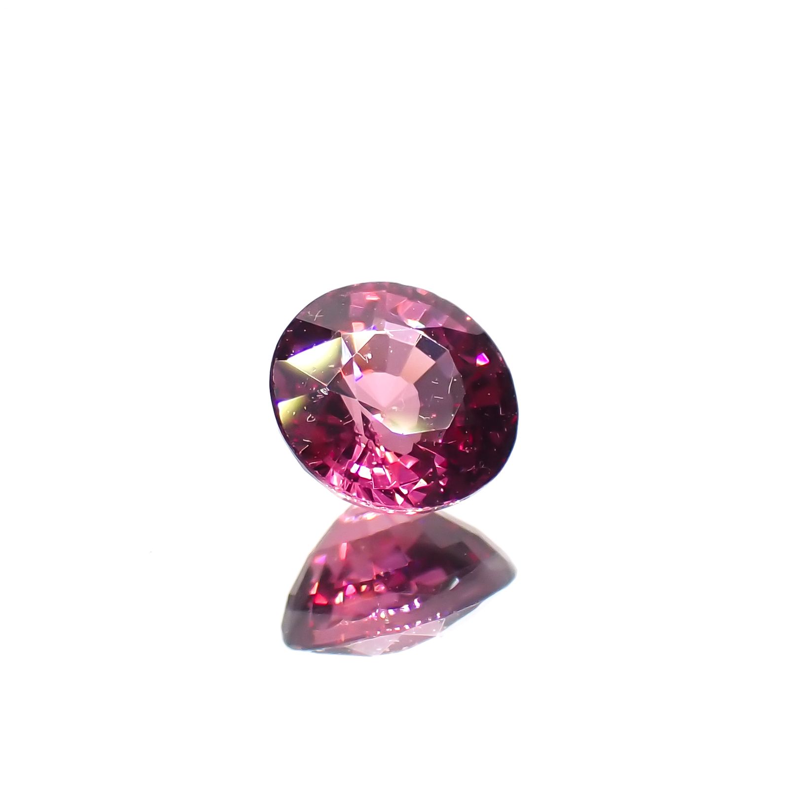 ロードライトガーネット(宝石名ロードライト・ガーネット)ブラジル産 0.69ct 識別済[230421593]5.2x5.1mm前後