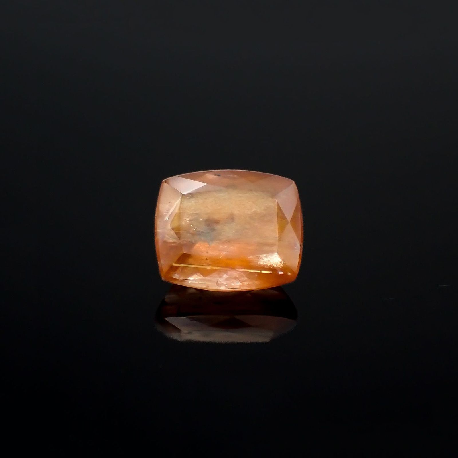 サンストーンスキャポライト(宝石名シーン・スキャポライト)タンザニア産 識別済 2.60ct / 9.2x8.1mm前後 [221219274]