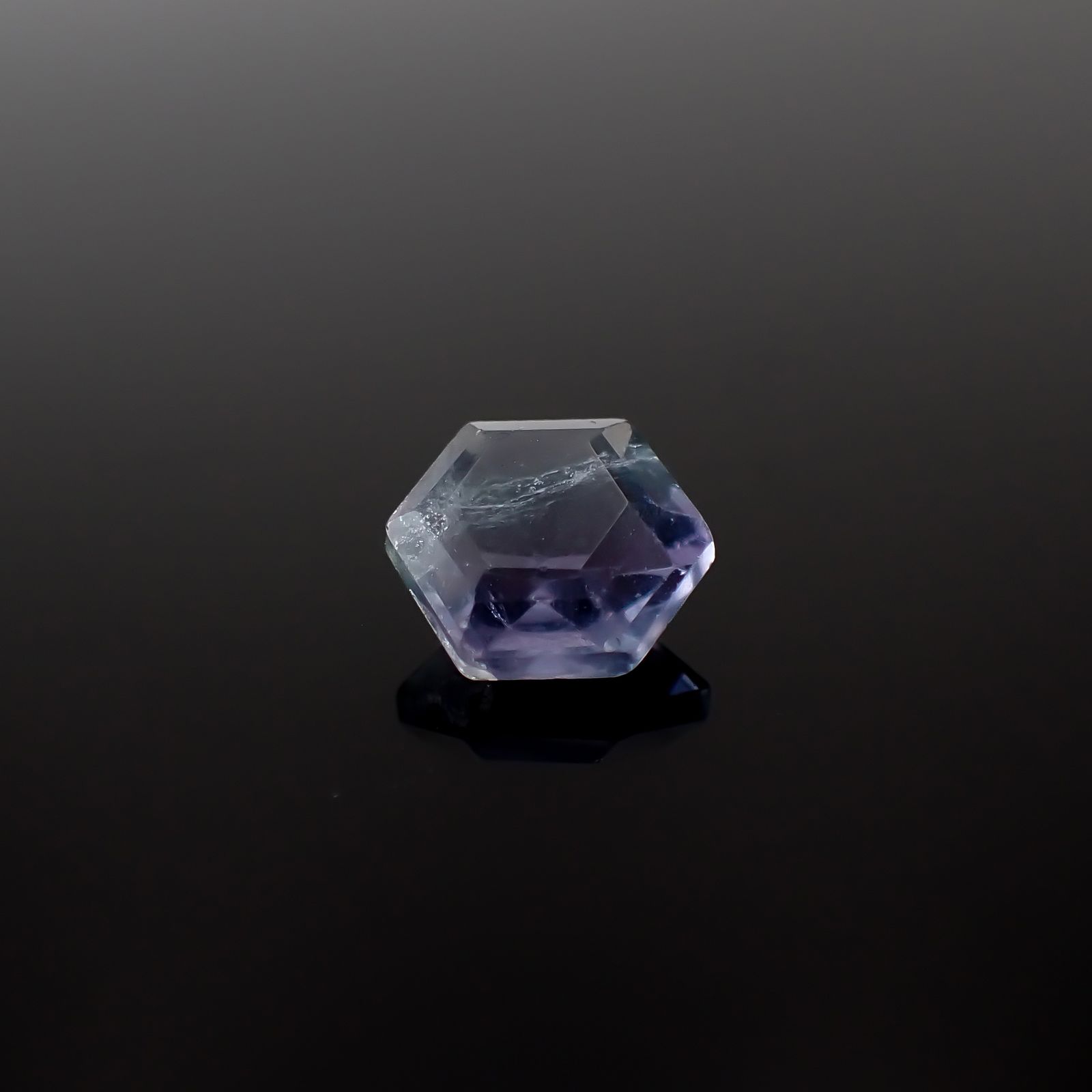 ◇ヘキサゴンカット◇パーティカラーフローライト フルオレッセンス 中国産 2.39ct[240628187]8.1x8mm前後