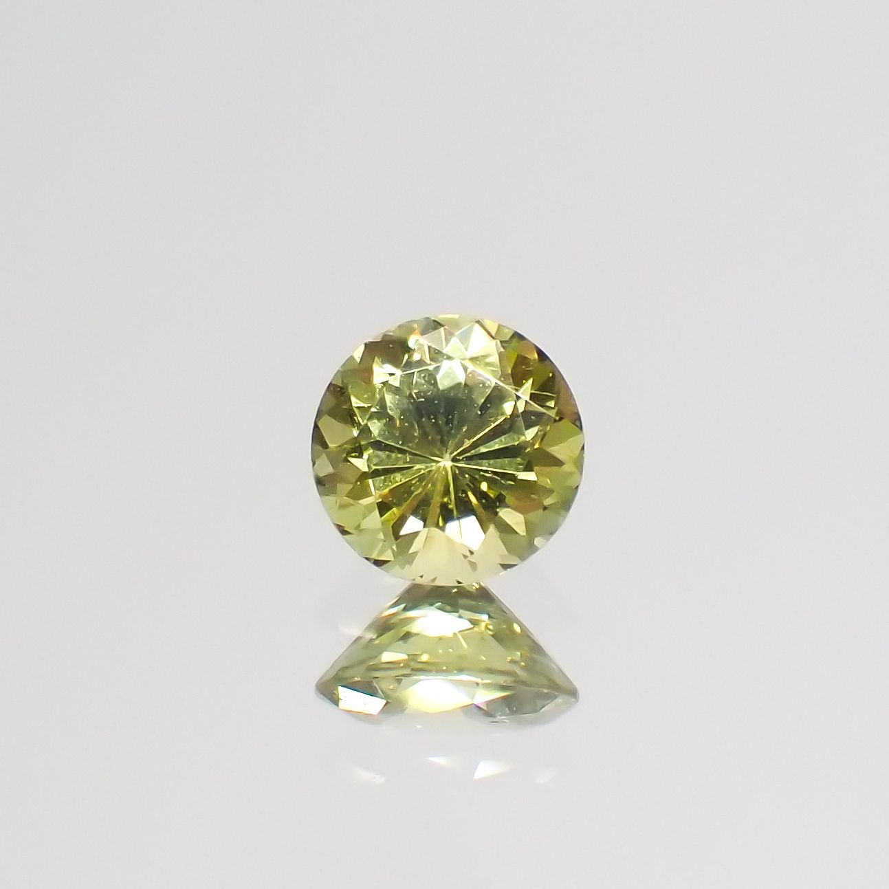 クリソベリル(宝石名クリソベリル)マダガスカル産 0.43ct 識別済[220114496]4.6x4.6mm前後