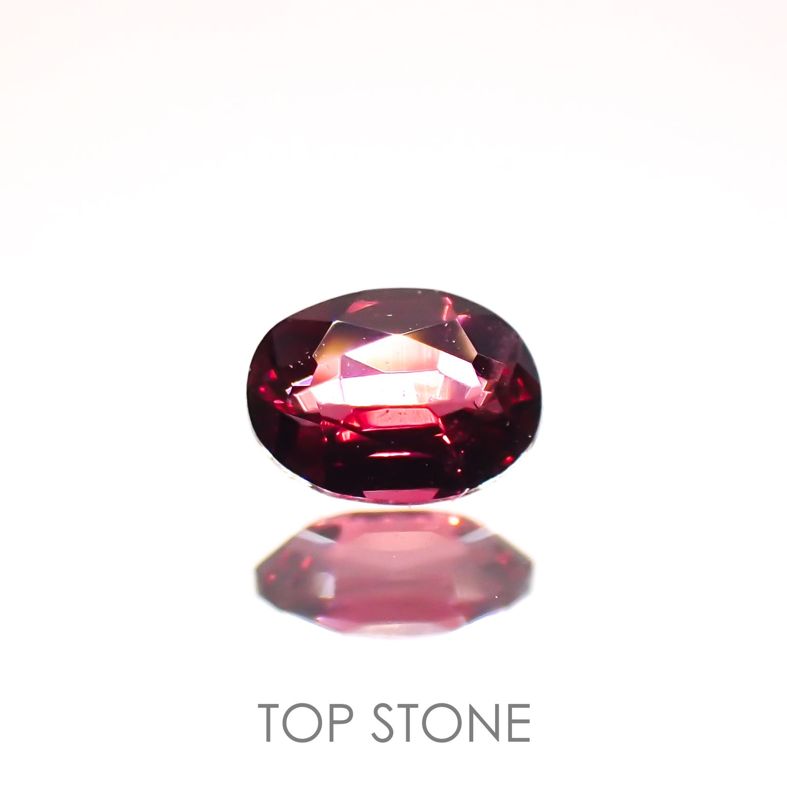 レッドスピネル(宝石名レッド・スピネル)タンザニア産 0.18ct 識別済[220114330]3.9x3mm前後