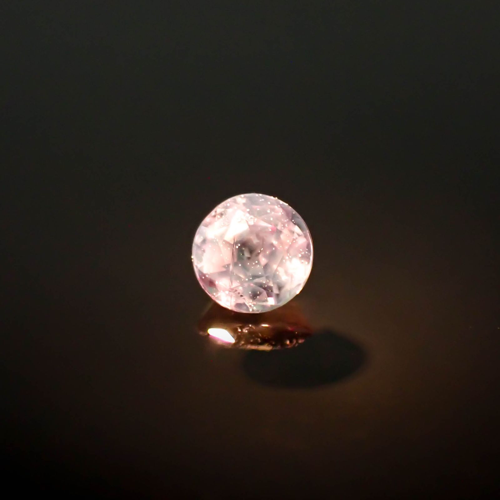 シルキーアレキサンドライト ブラジル・ミナスジェライス州ヘマチタ鉱山産 0.12ct[240627967]2.9x2.9mm前後