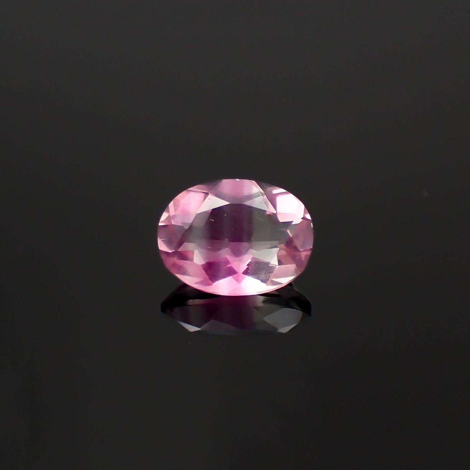 バイカラーフローライト 中国産 1.38ct / 8.1x6.1mm前後 [260120178]