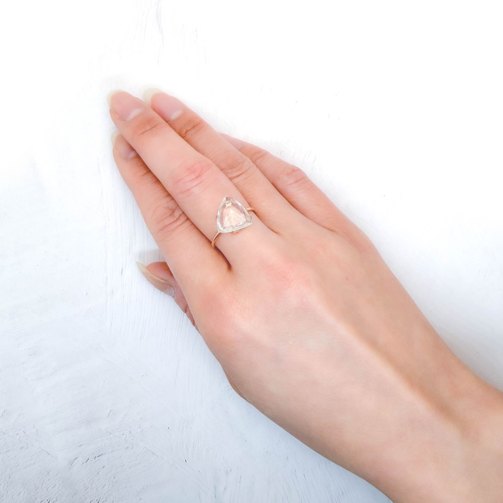 ◇リバーシブル◇マラウイムーンストーン マラウイ共和国産 4.20ct / 12.5x8mm前後 [260331811]