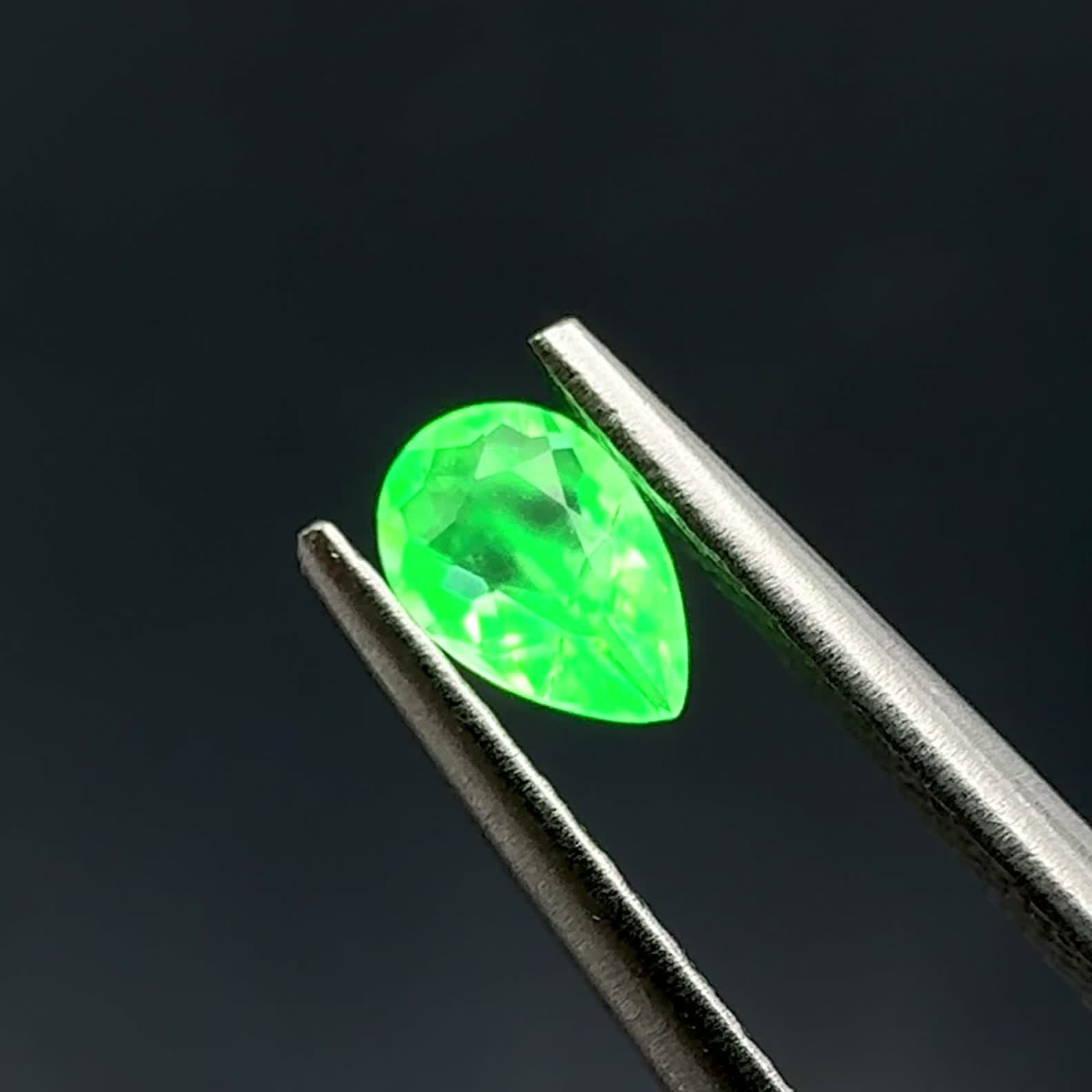 ハイアライトオパール(宝石名オパール) メキシコ産 ソ付(彩珠) 0.159ct
