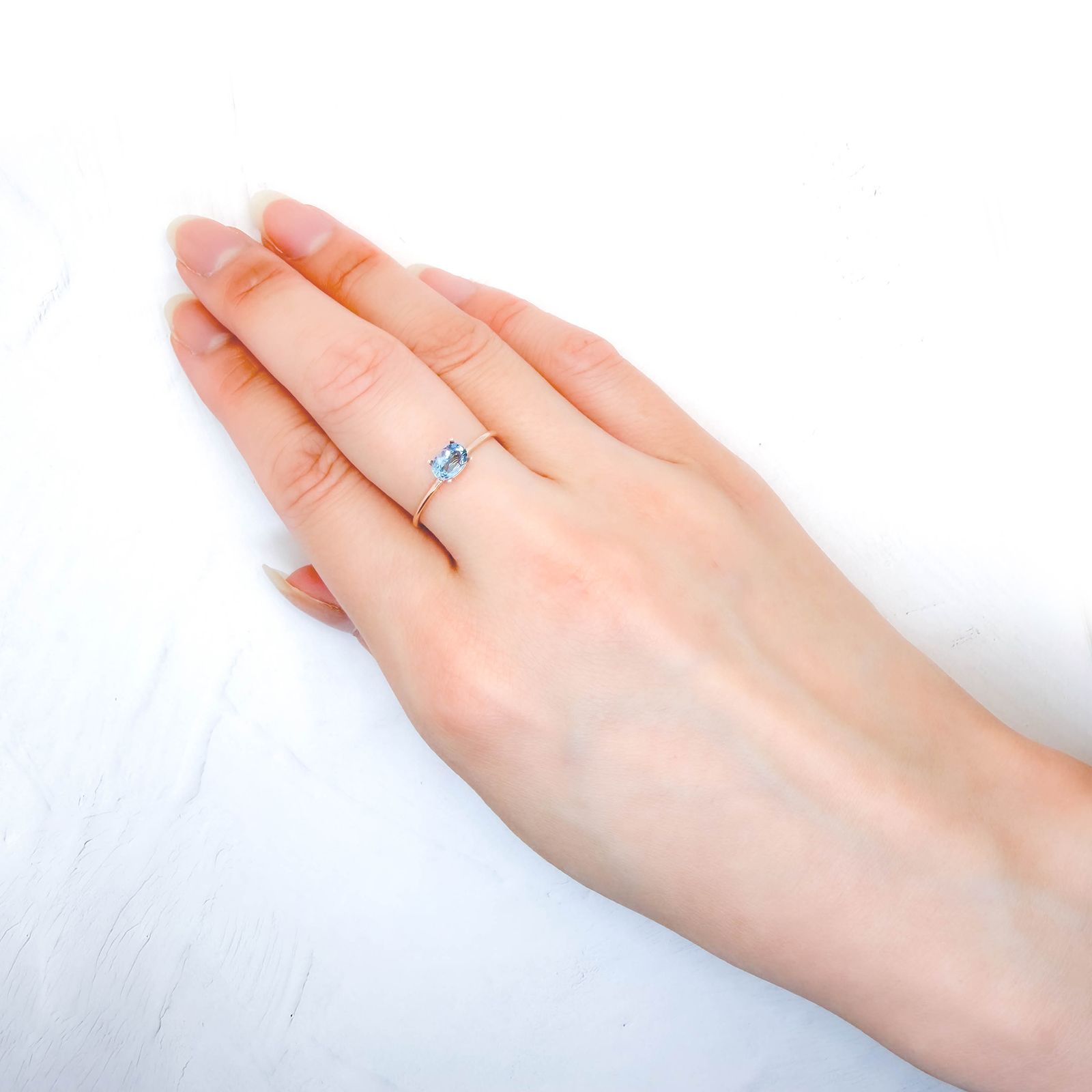 アクアマリン サンタマリアカラー(宝石名アクアマリン)モザンビーク産 識別済 0.36ct / 6x4.1mm前後 [260622260]