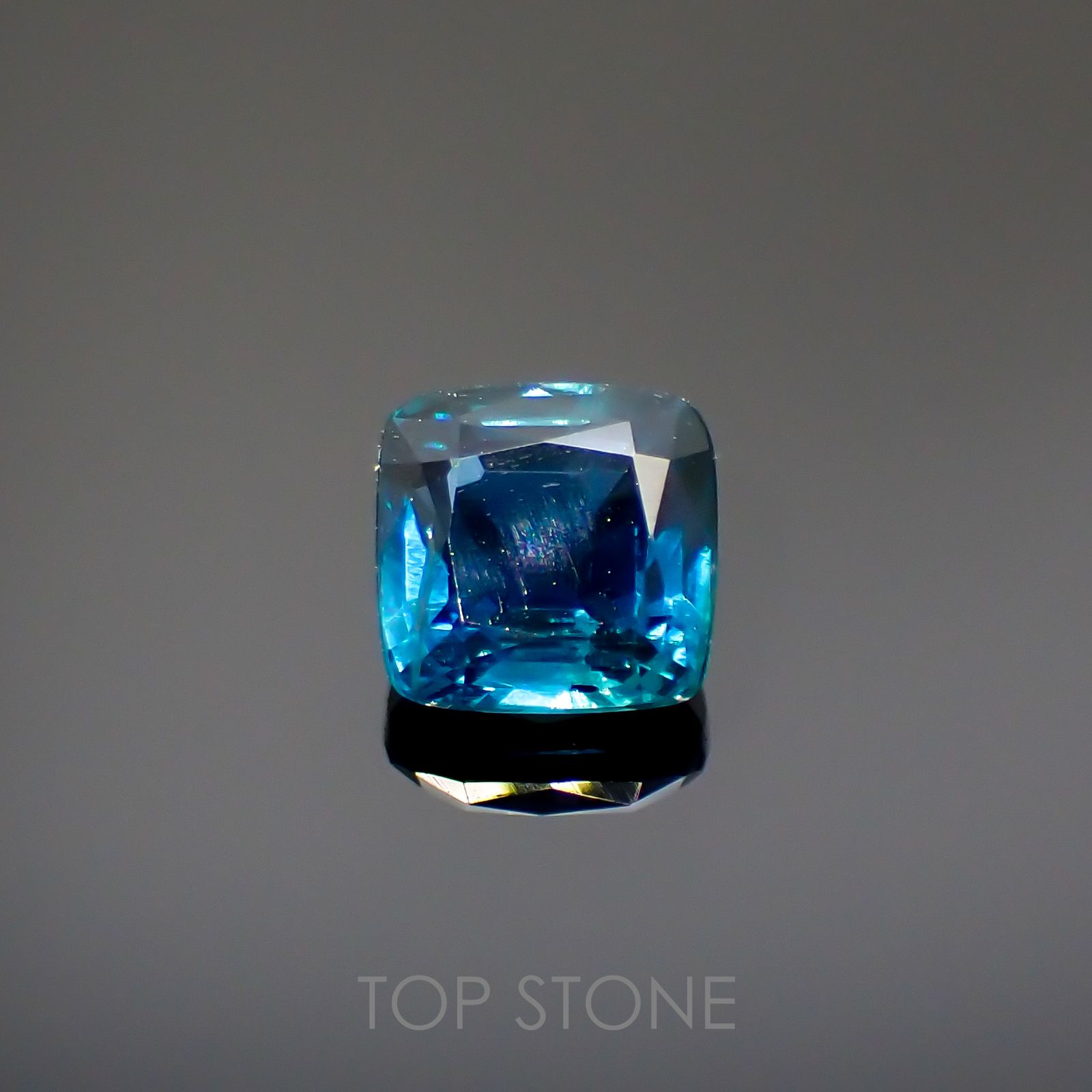 オーシャンブルーカイヤナイト(宝石名カイヤナイト)ネパール産 2.12ct 識別済[220115387]6.8x6.8mm前後