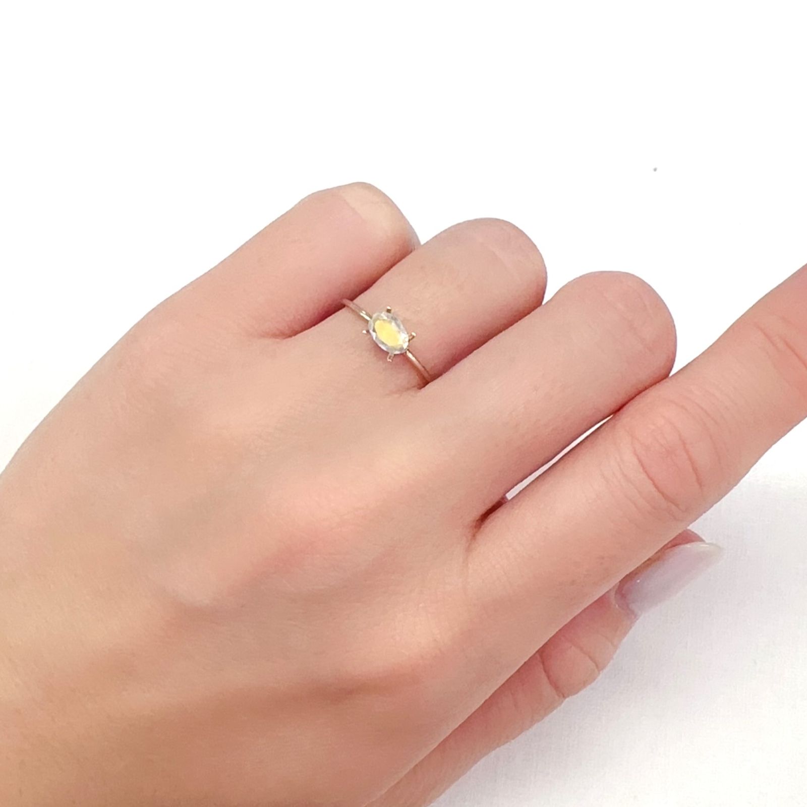 レインボームーンストーン インド・タミルナードゥ産 0.33ct[231224464]5.9x4mm前後