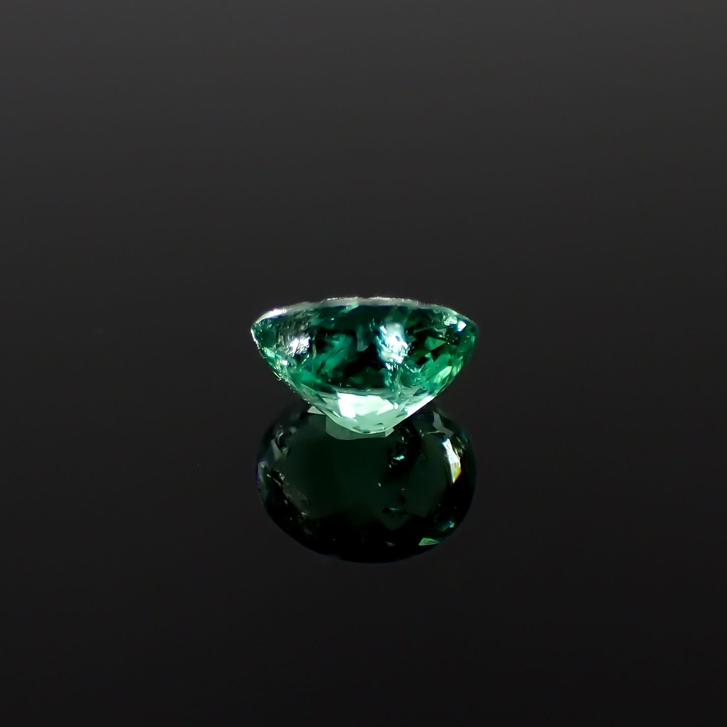 パライバトルマリン ブラジル・パライバ州バターリャ鉱山産 0.42ct[240928736]5.1x4.4mm前後