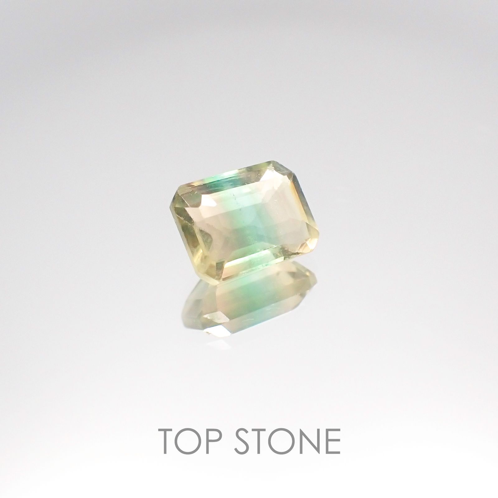 バイカラーフローライト ブラジル産 ルース 1.97ct[20107064]7.9×6.1mm前後