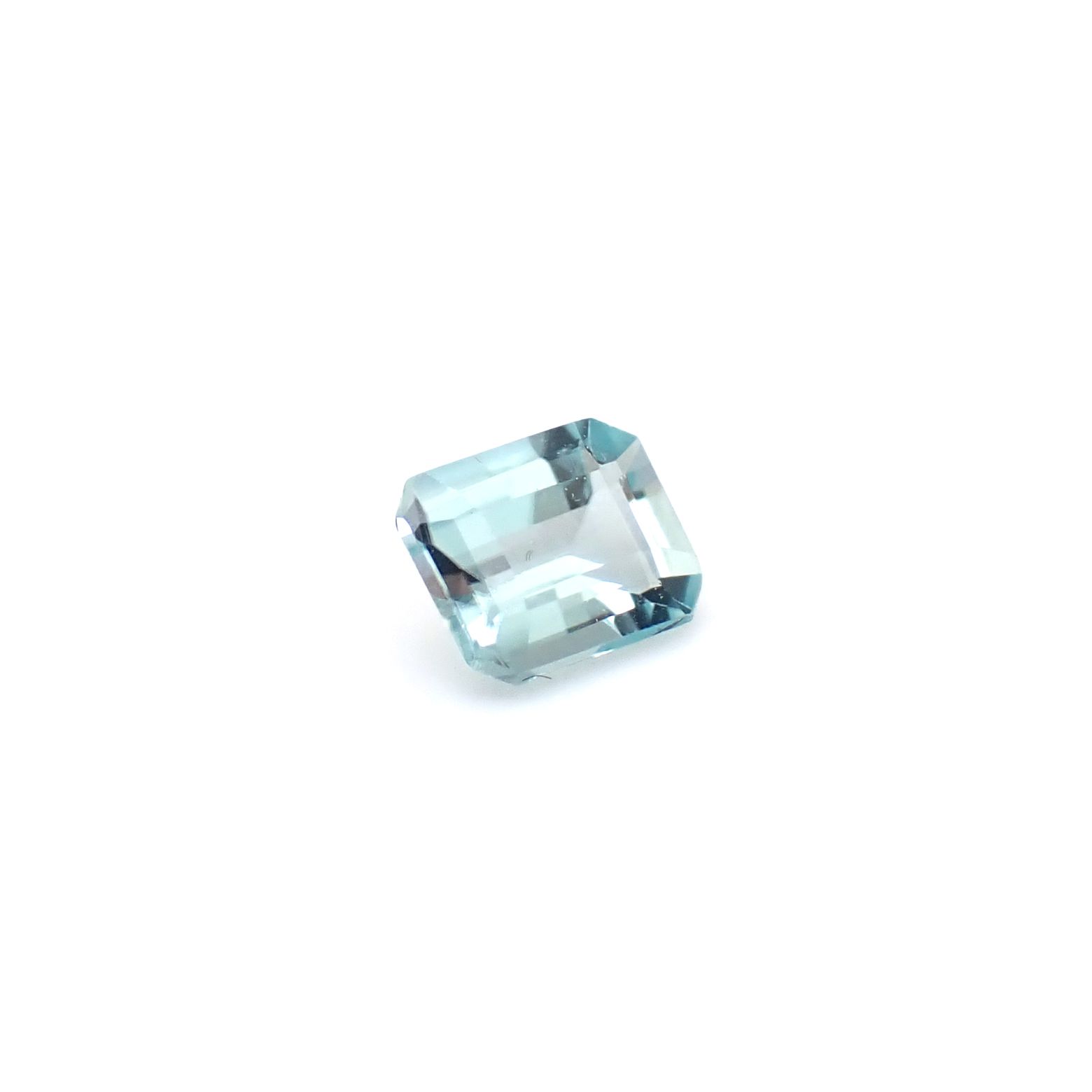 グランディディエライト(宝石名グランディディエライト) マダガスカル産 識別済 0.24ct / 4.2x3.3mm前後 [26019847]
