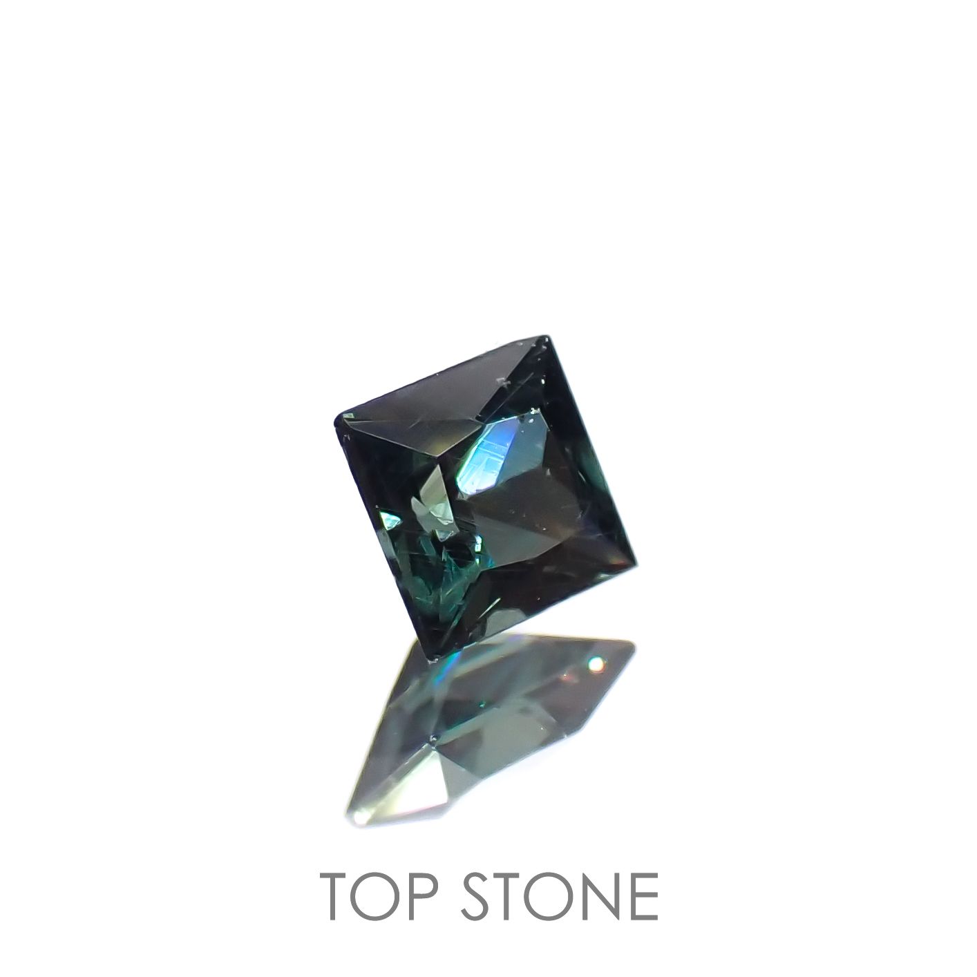 ◇プリンセスカット◇カラーチェンジガーネット アレキタイプ(宝石名ガーネット)マダガスカル・ベキリー産 0.18ct 識別済[221219615]3x2.9mm前後