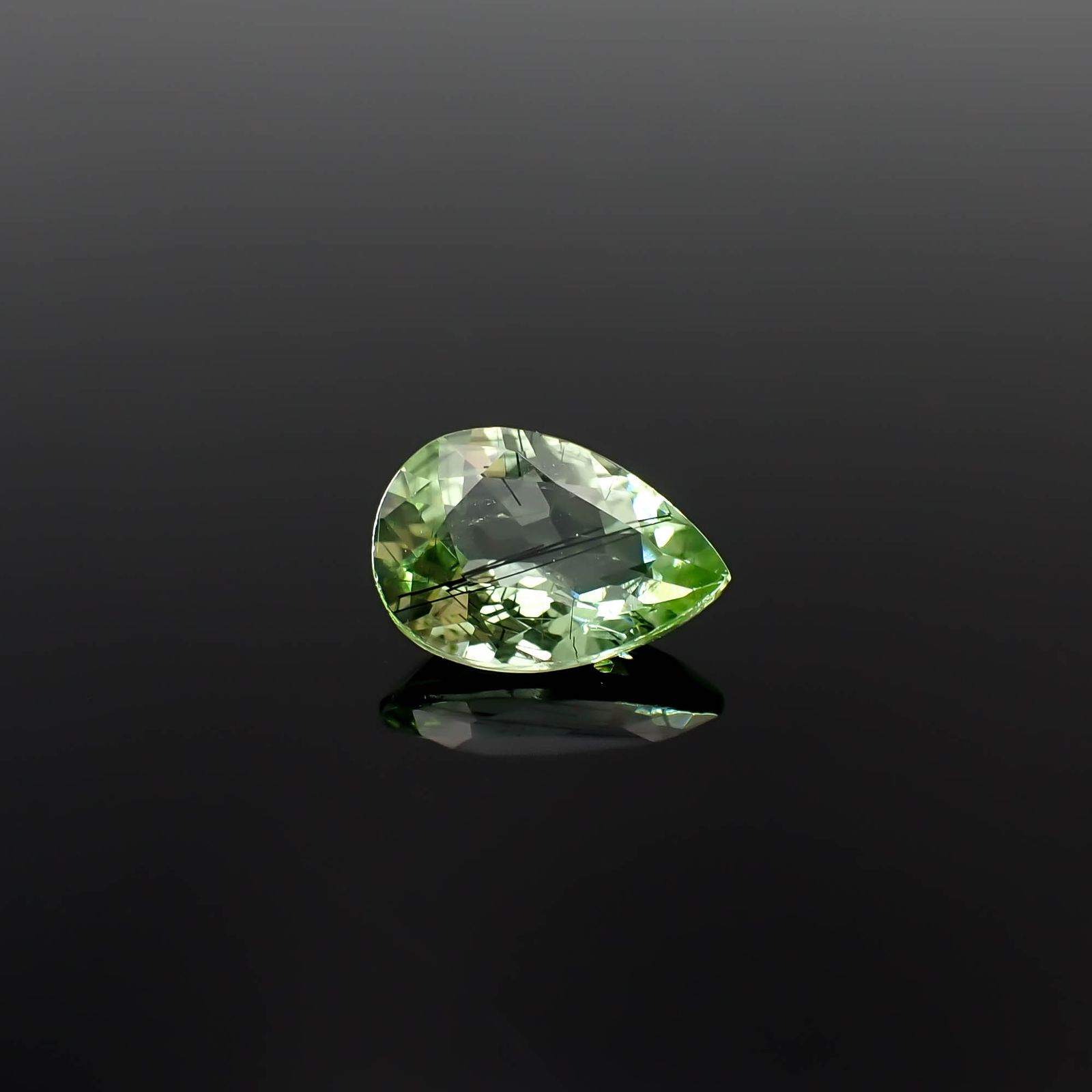 ルドウィジャイトインペリドット パキスタン産 3.26ct[240728525]12.1x8.4mm前後